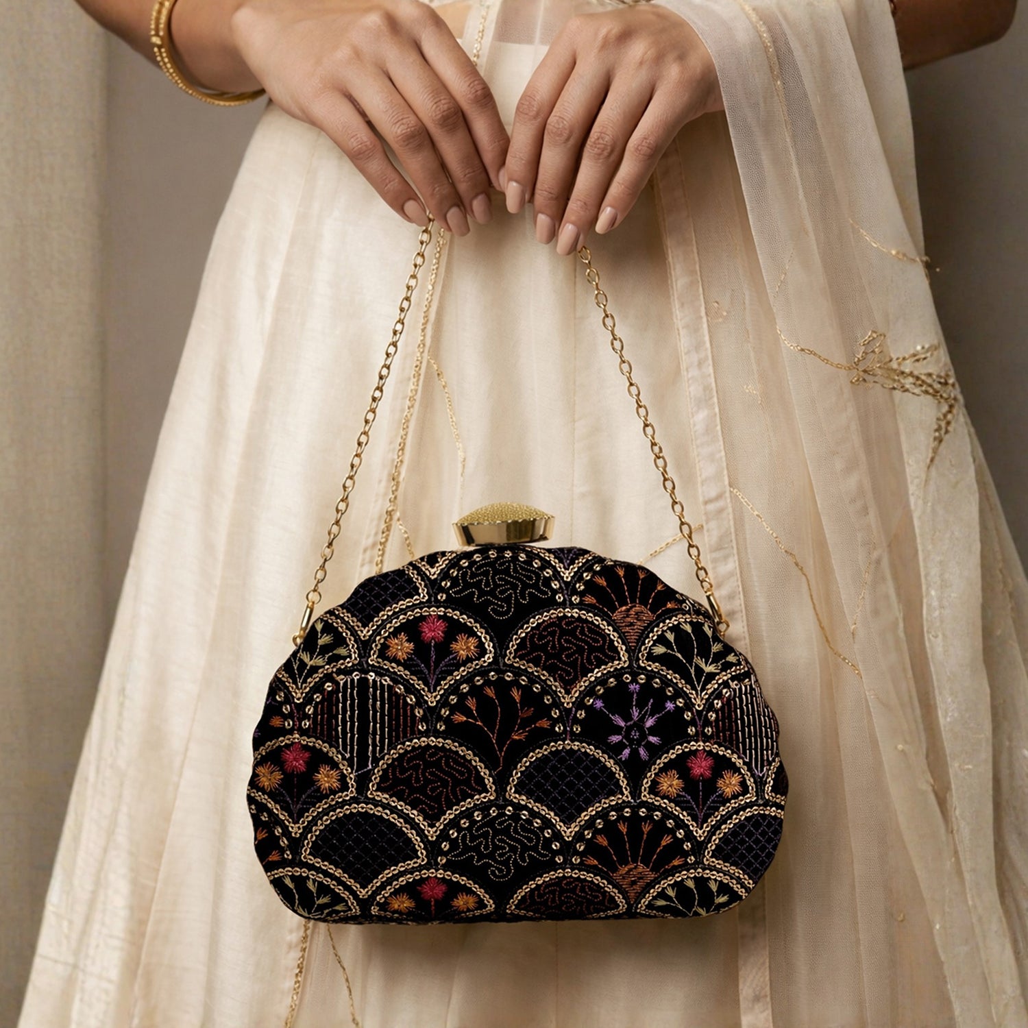 Artklim Black Scallop Pattern Embroidered Clutch