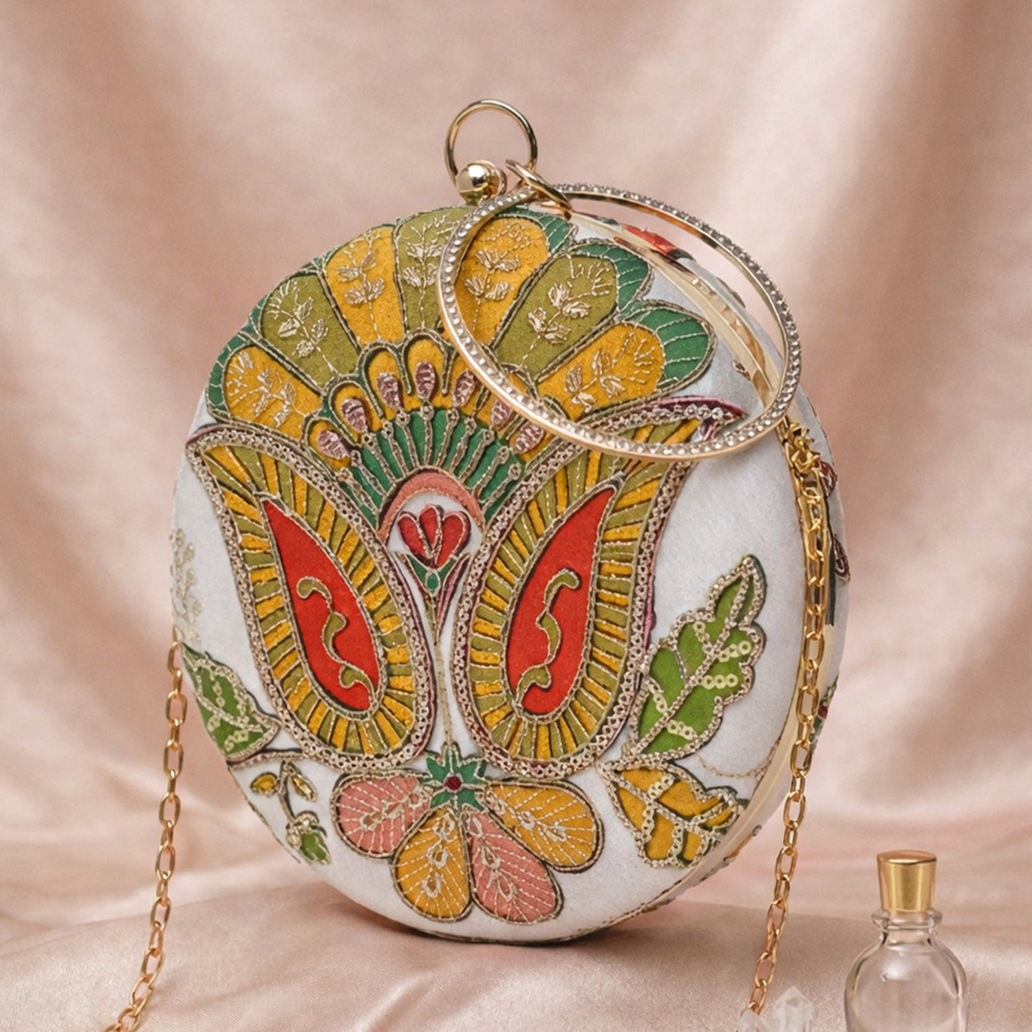 Artklim White Ethnic Round Embroidered Clutch