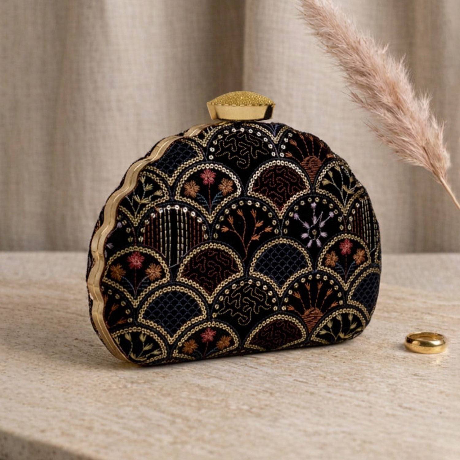 Artklim Black Scallop Pattern Embroidered Clutch