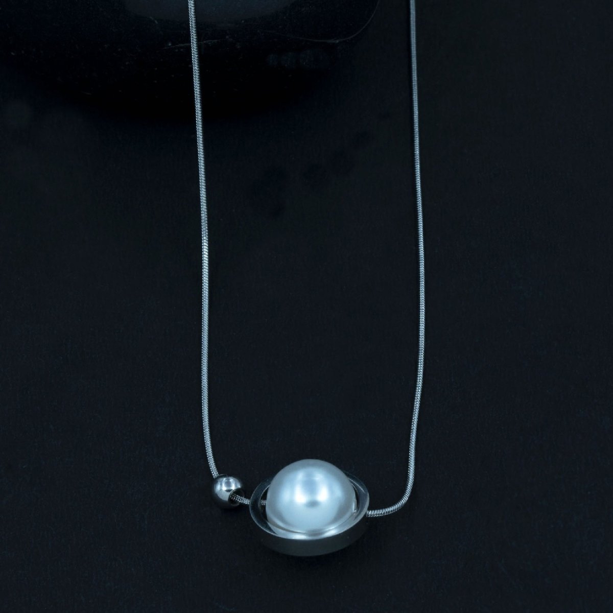 Artklim Silver Round Stud Pearl Pendant Necklace