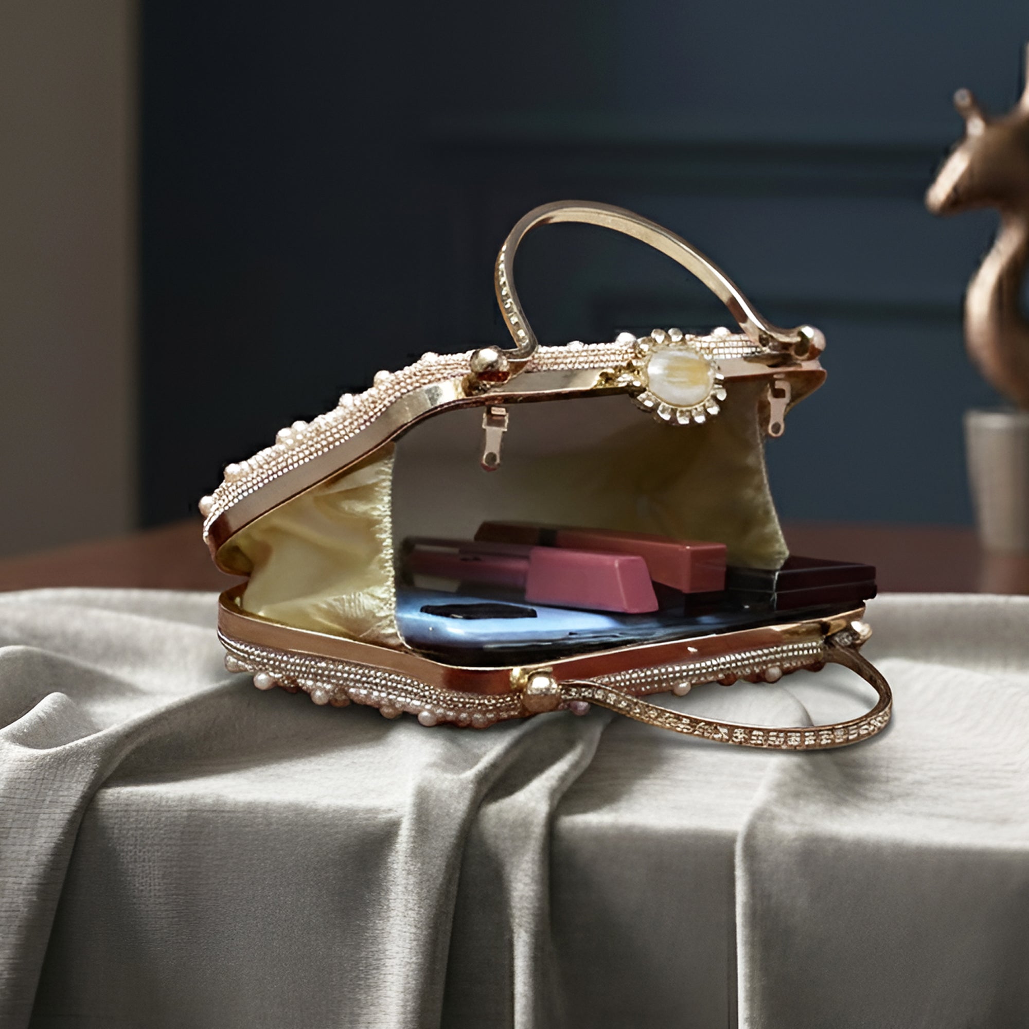 Artklim White Pearl & Arch-Pattern Handle Clutch