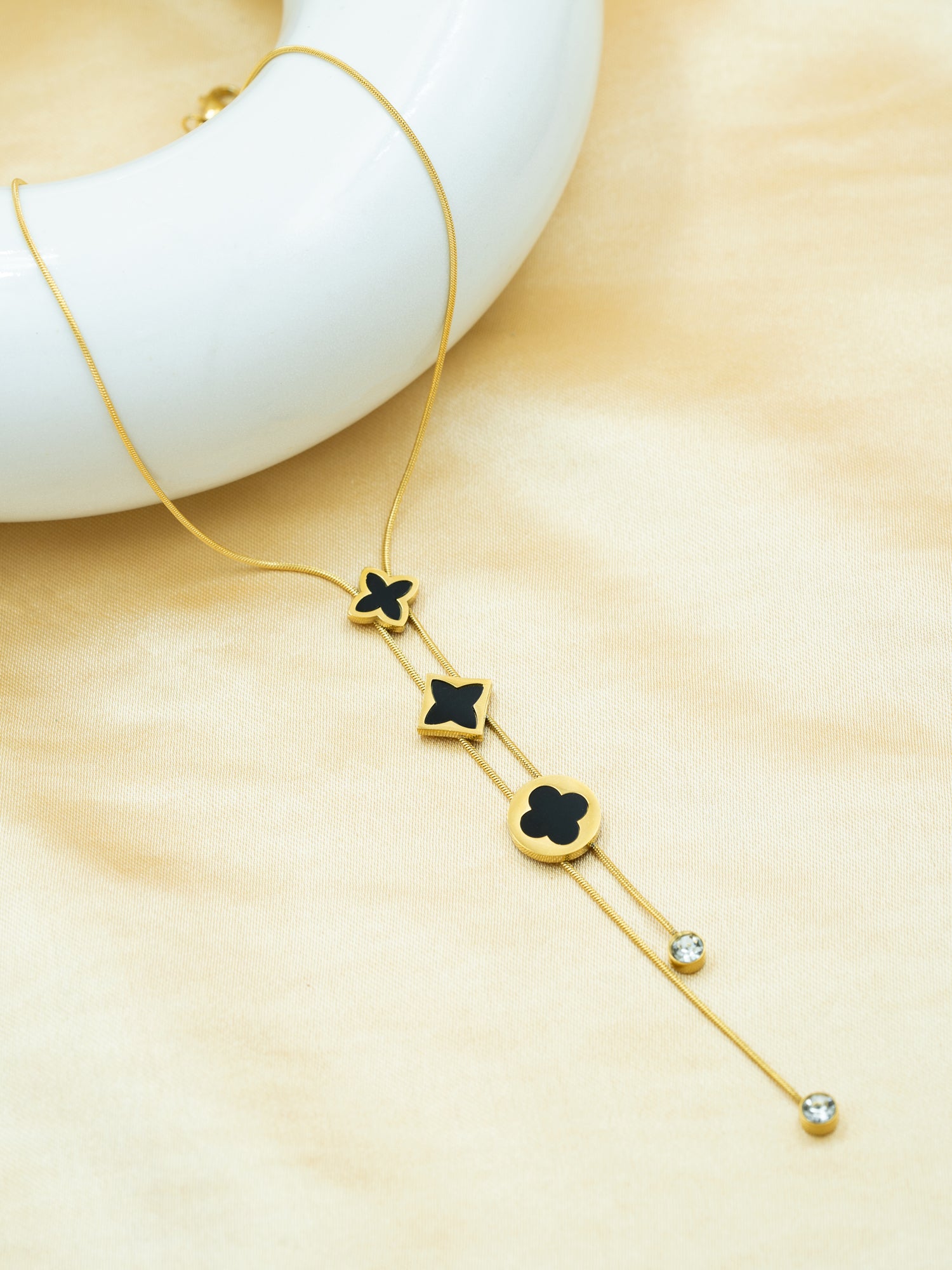 Artklim Black MOP Clover Leaf Anti Tarnish Pendant