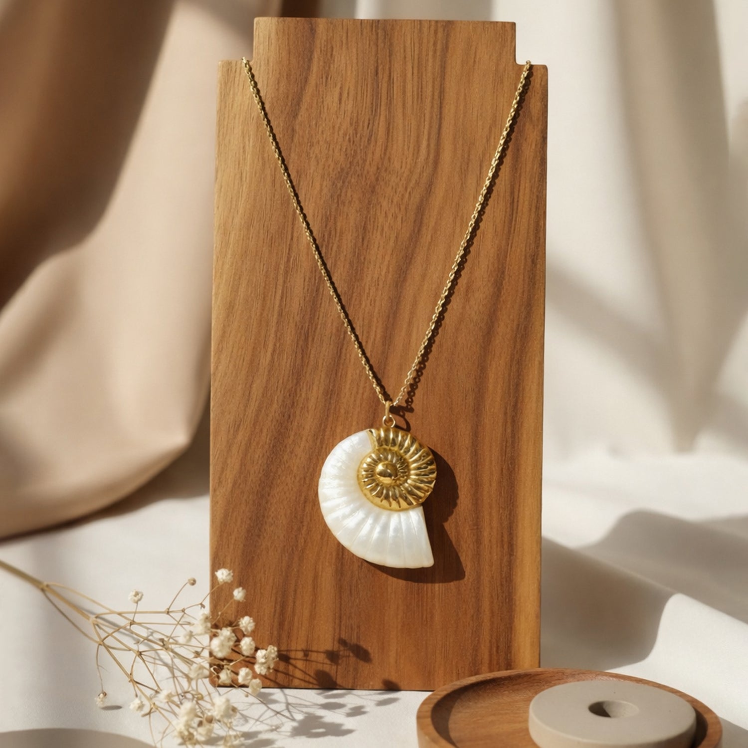 Artklim Gold-Plated Elegant Nautilus Shell Anti-Tarnish Pendant Necklace