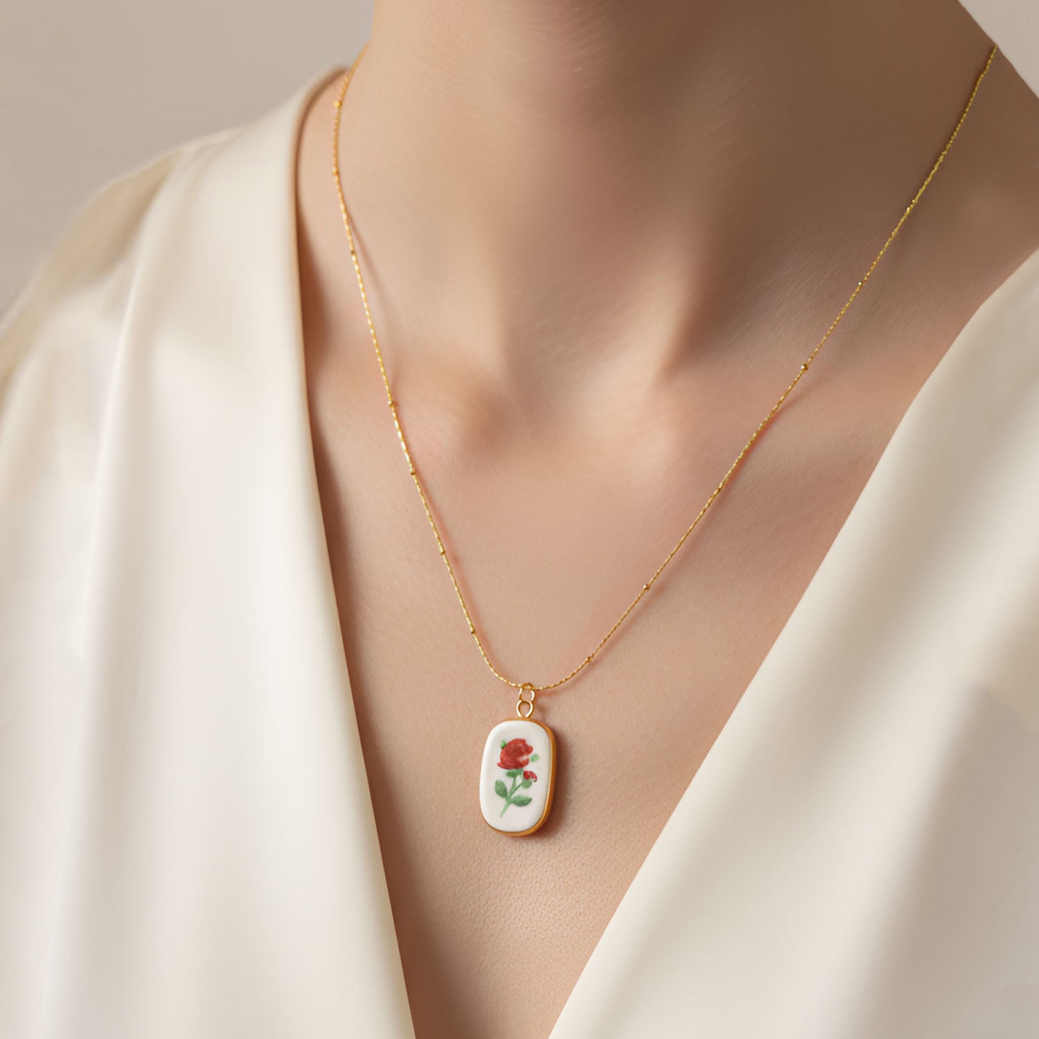 Artklim Gold-Plated Elegant Rose Design Oval Anti-Tarnish Pendant Necklace