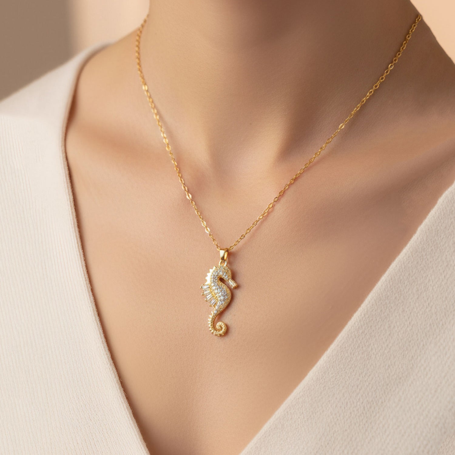 Artklim Gold-Plated Aesthetic Seahorse Charm Anti-Tarnish Pendant Necklace