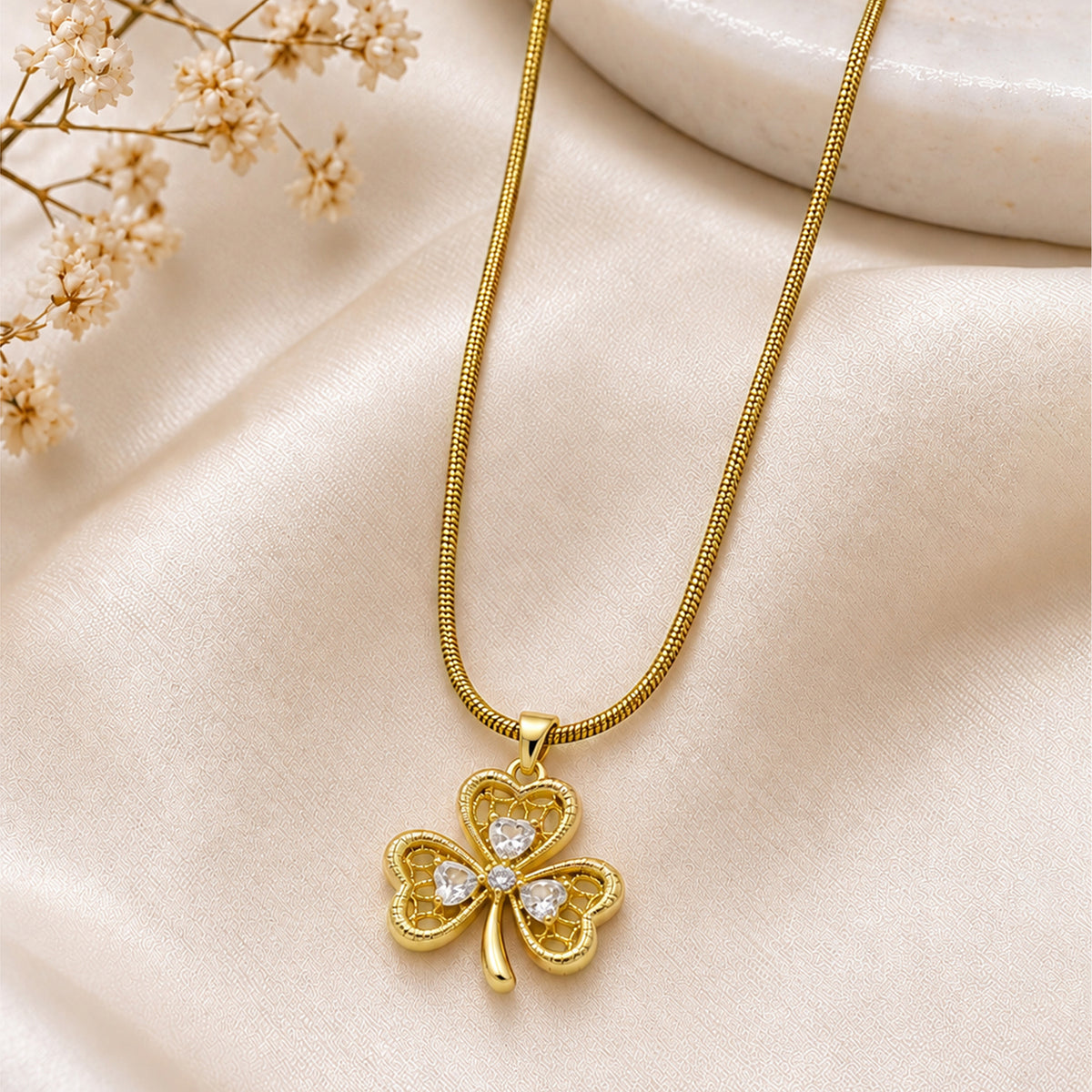 Artklim Elegant Clover Crystal Cut Anti-Tarnish Pendant Necklace
