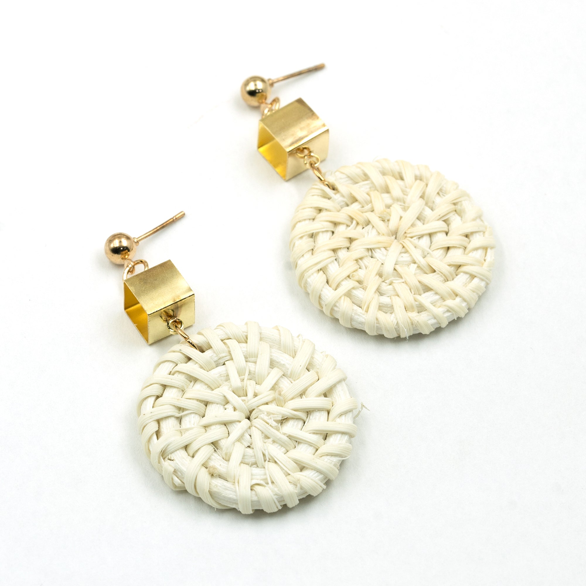 Artklim White Radiance Round Earrings