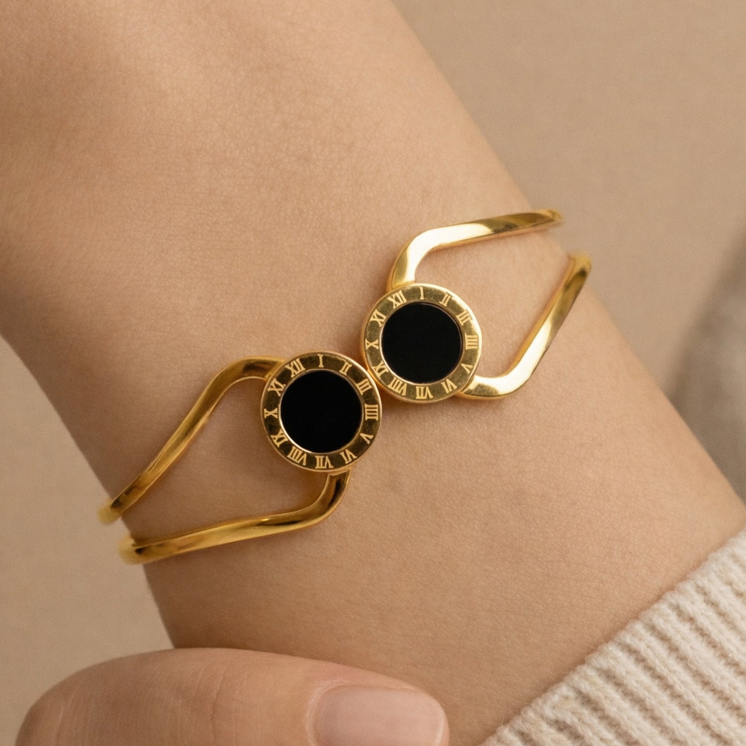 Artklim Gold Plated Elegant Black Round Anti-Tarnish Bangle Bracelet