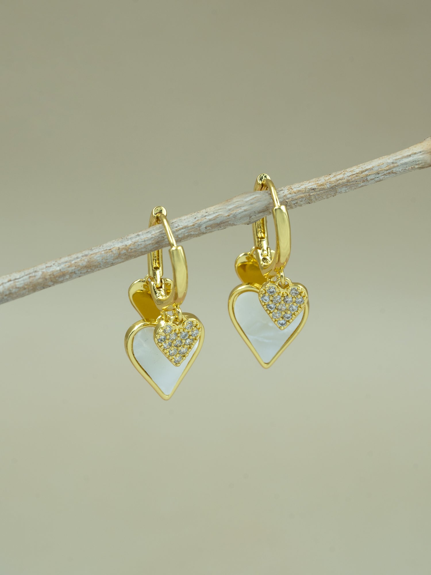 Artklim Pearl Fluter - Elegant Butterfly Studs