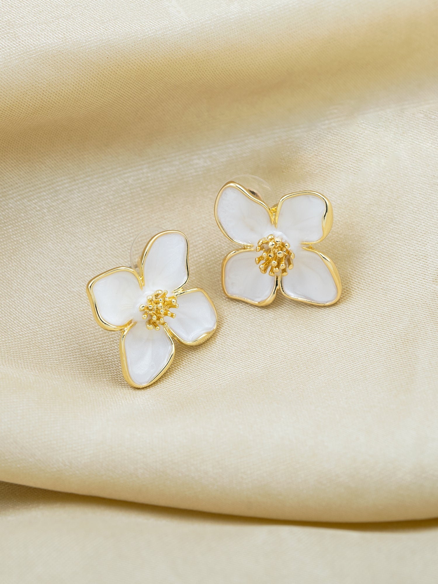 Artklim White Blossom Anti Tarnish Earrings