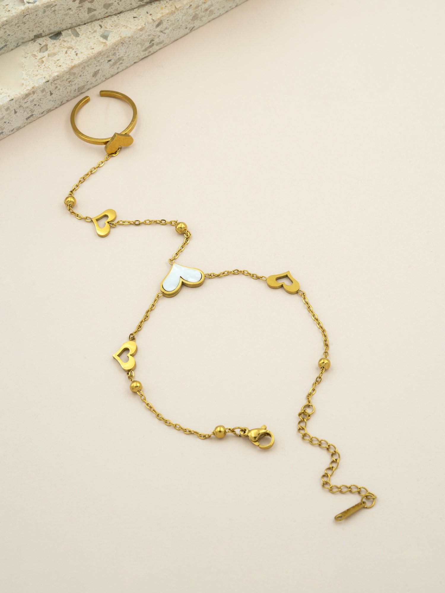 Artklim Elegant Golden Heart Anti Tarnish Ring Bracelet