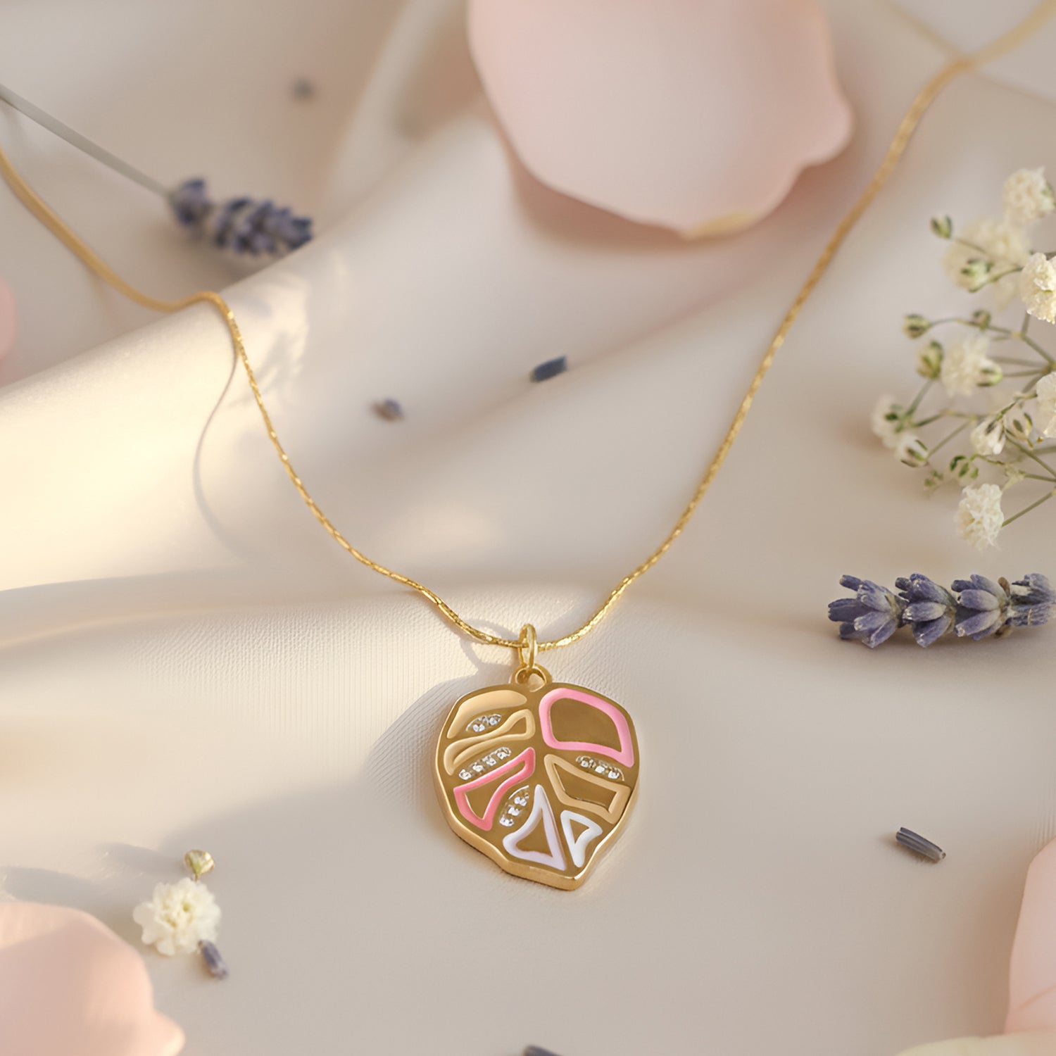 Artklim Gold-Plated Elegant Leaf Design Anti-Tarnish Pendant Necklace