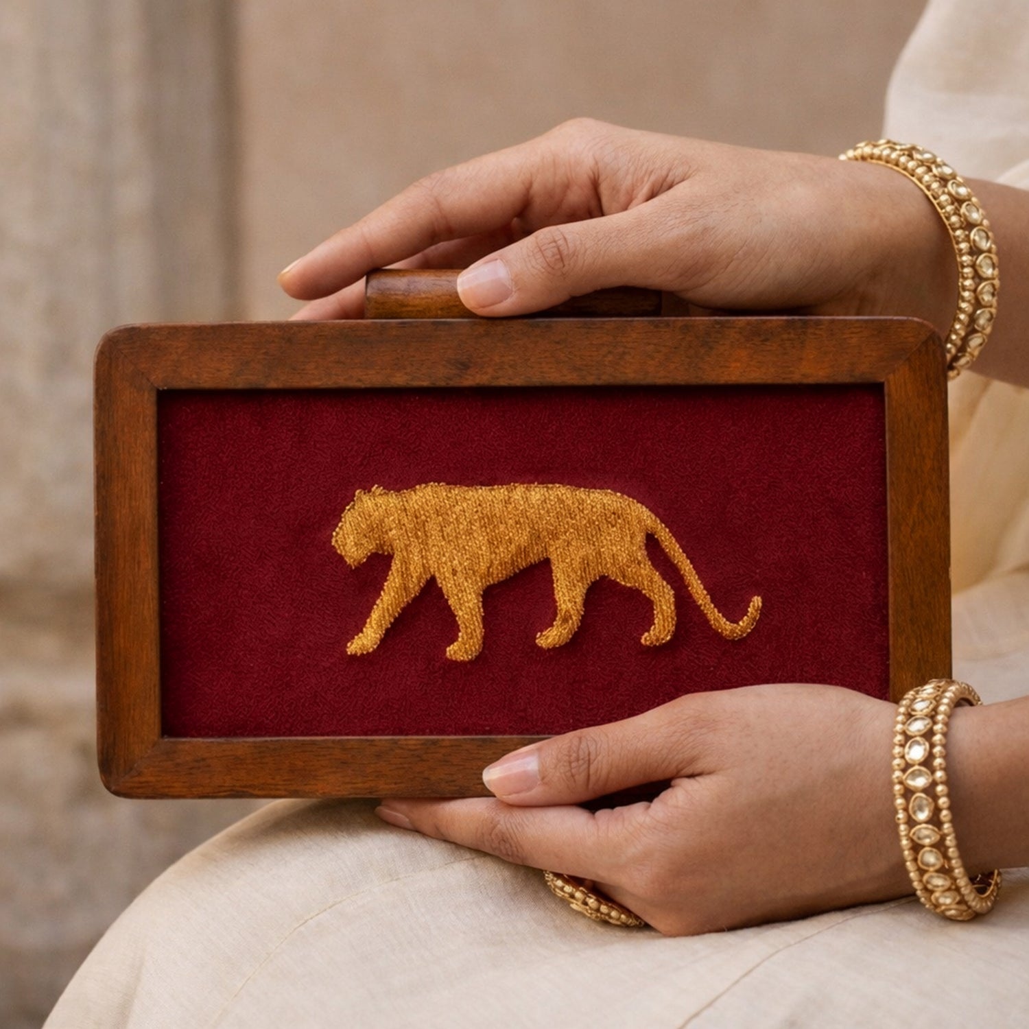 Artklim Elegance Golden Jaguar Embroidery clutch
