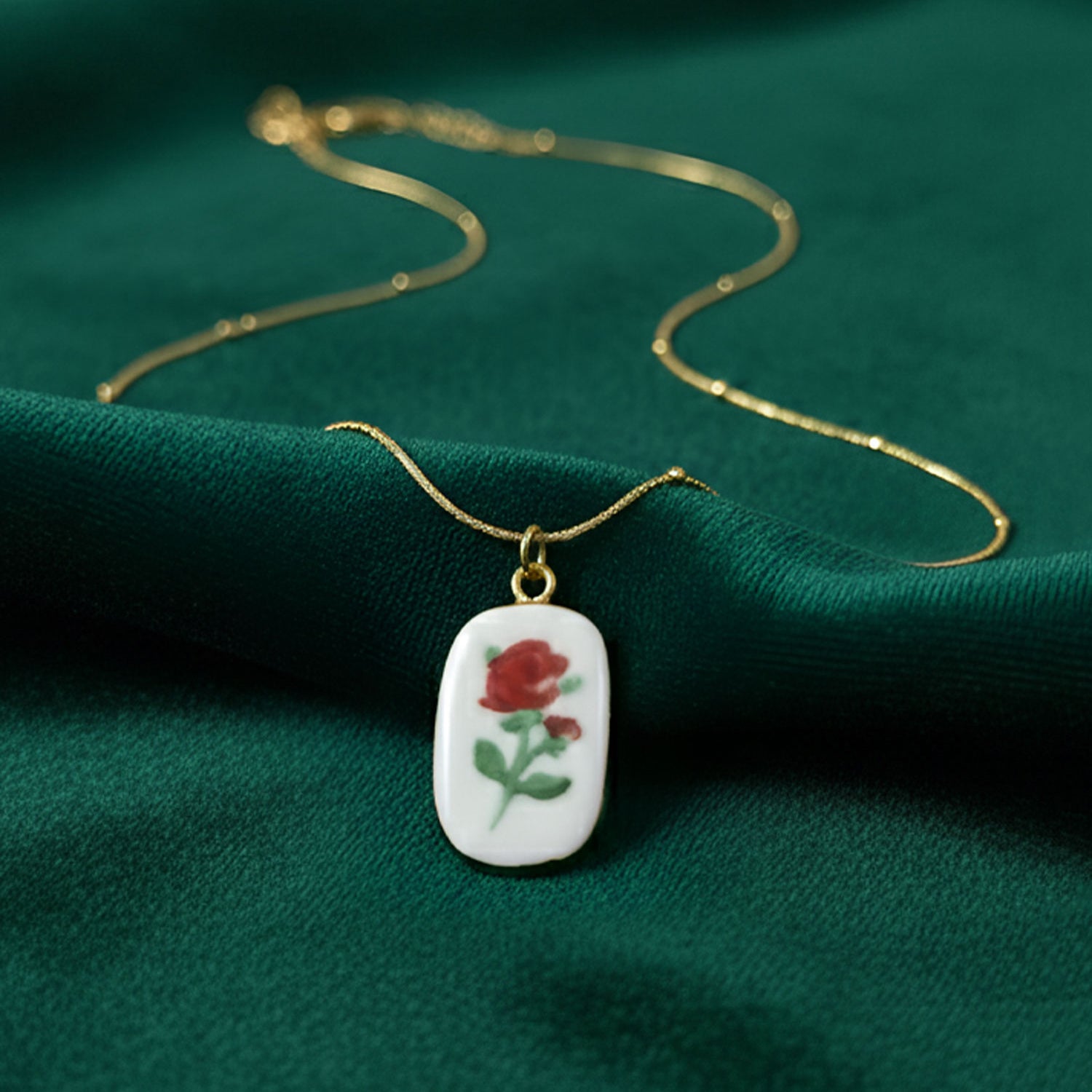 Artklim Gold-Plated Elegant Rose Design Oval Anti-Tarnish Pendant Necklace