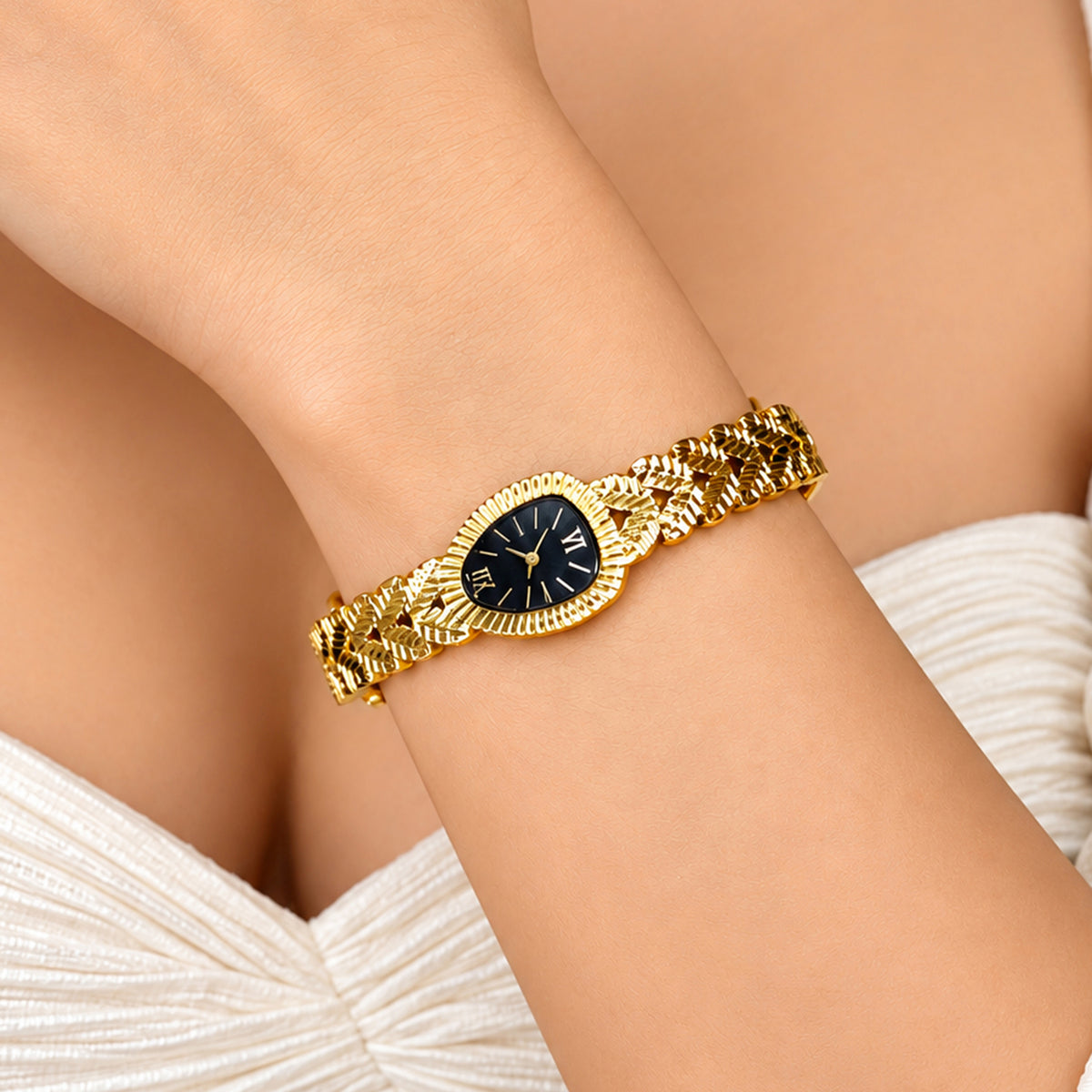 Artklim Elegant Black Dial Anti-Tarnish Bangle Bracelet