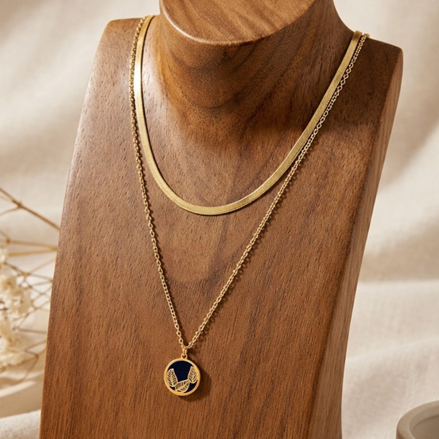 Artklim Gold-Plated Minimal Round Emblem Anti-Tarnish Pendant Necklace