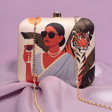 Artklim Off White Based Woman With Tiger Printed Clutch