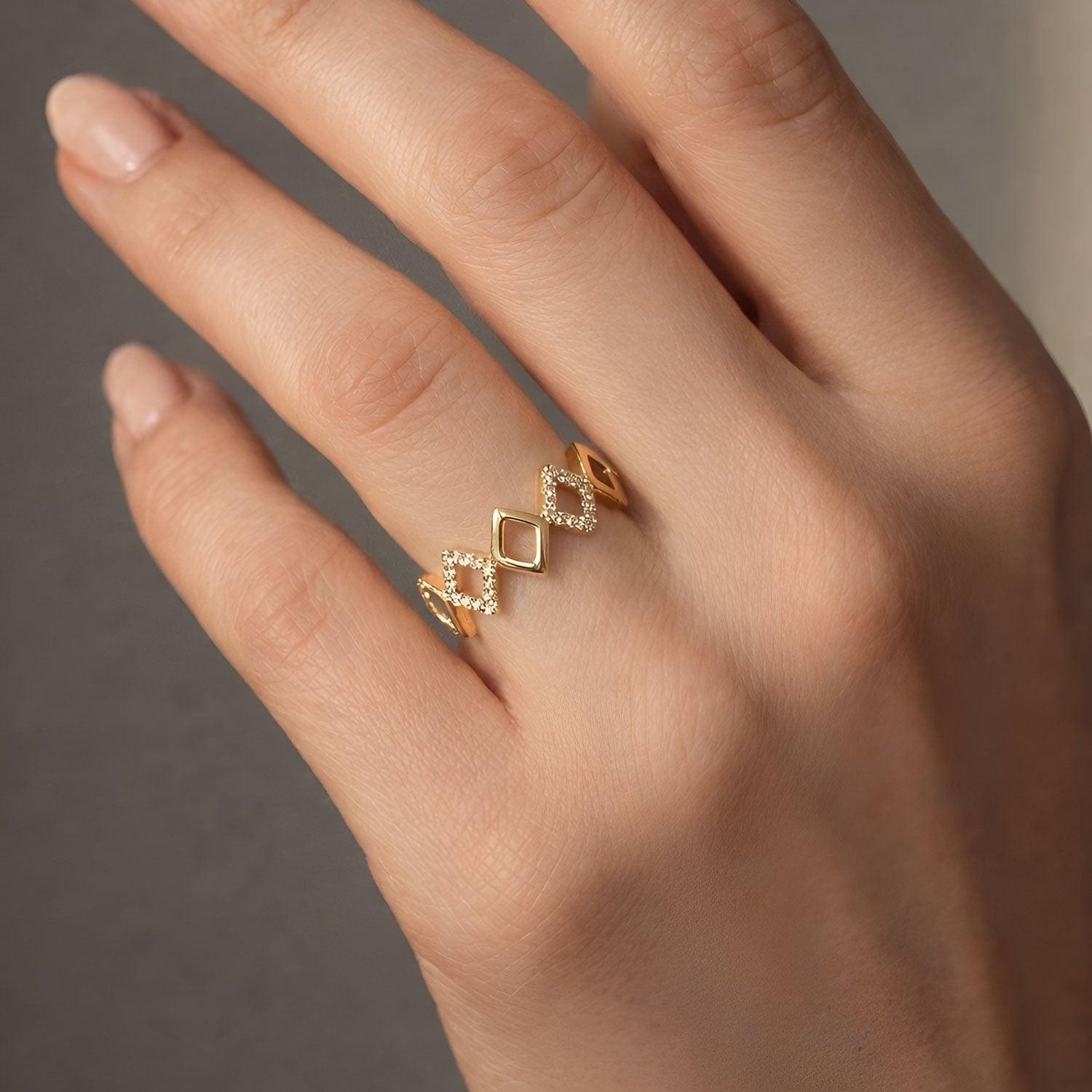 Artklim Gold-Plated Crystal Square Charm Design Anti-Tarnish Ring