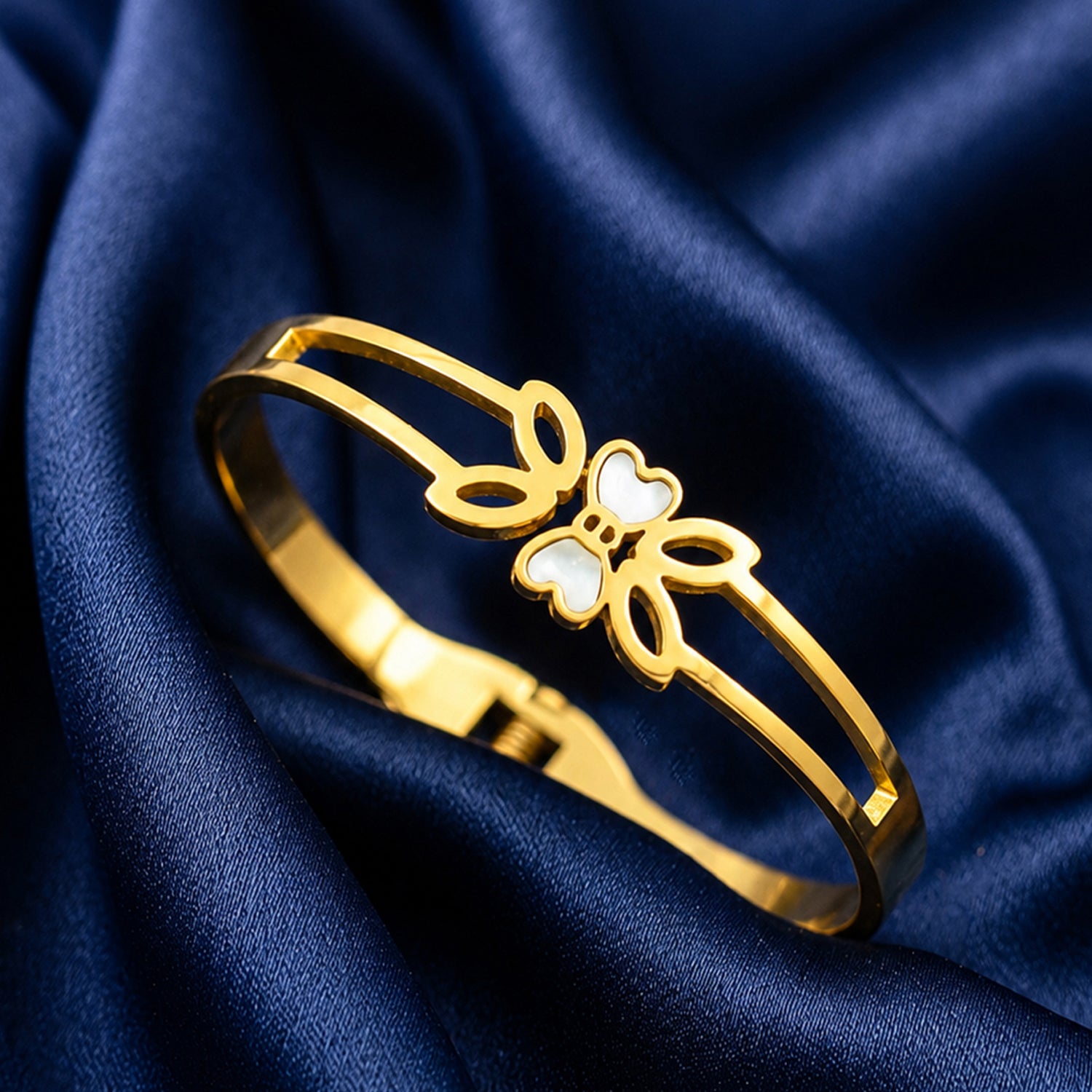 Artklim Angel Heart Openwork Anti-Tarnish Bangle Bracelet