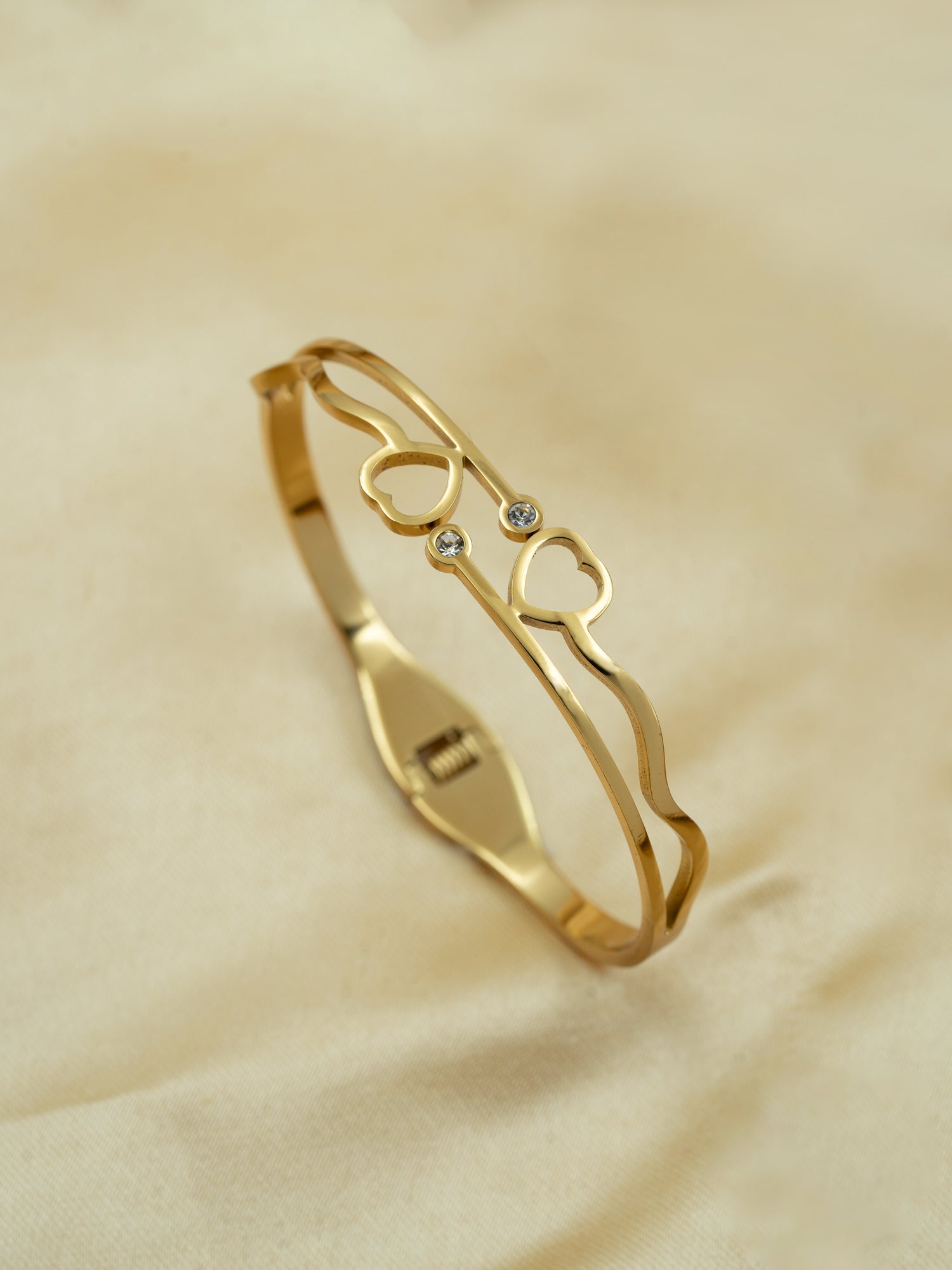 Artklim Golden Heartline Bangle