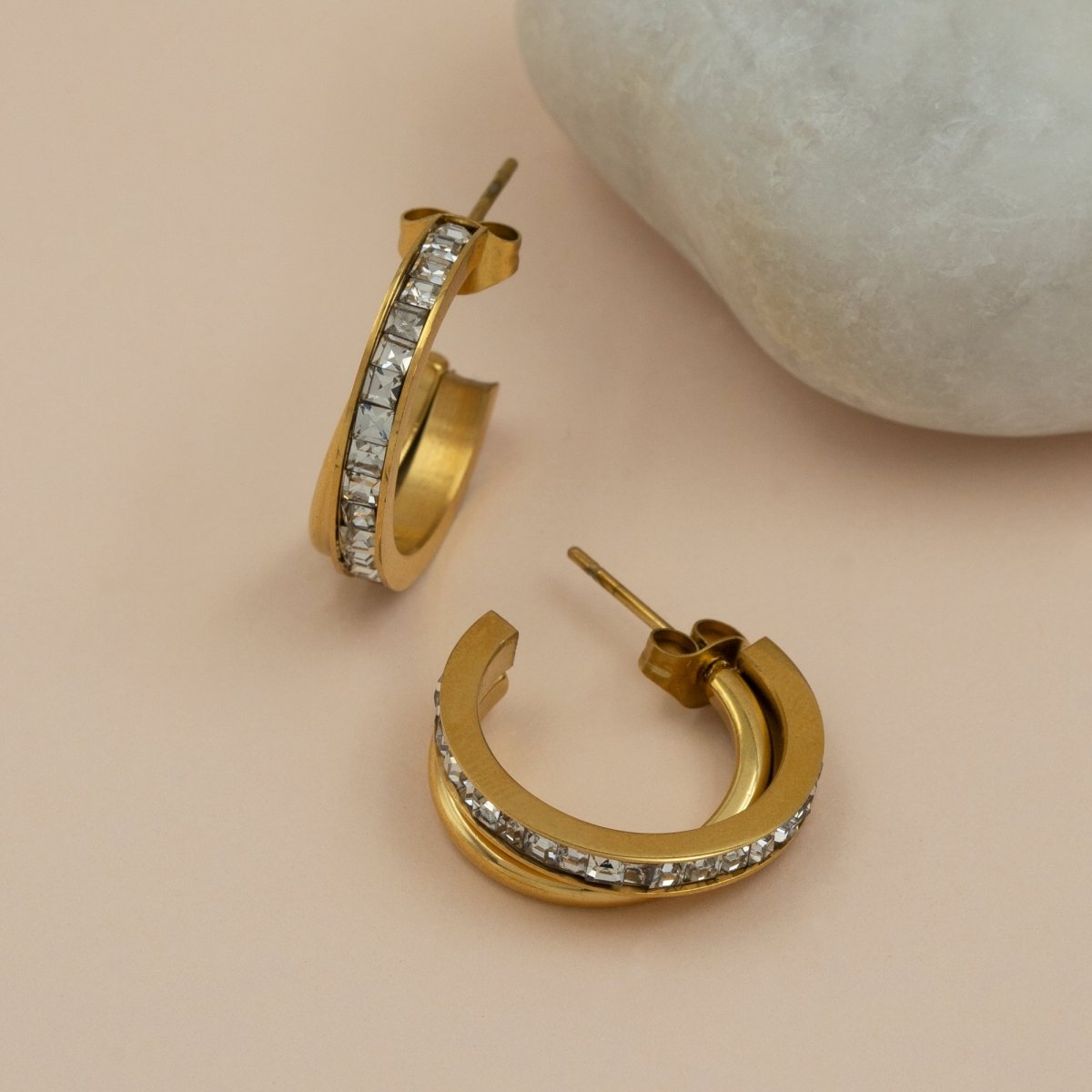 Artklim Gold Plated Round Shaped Studded Earrings