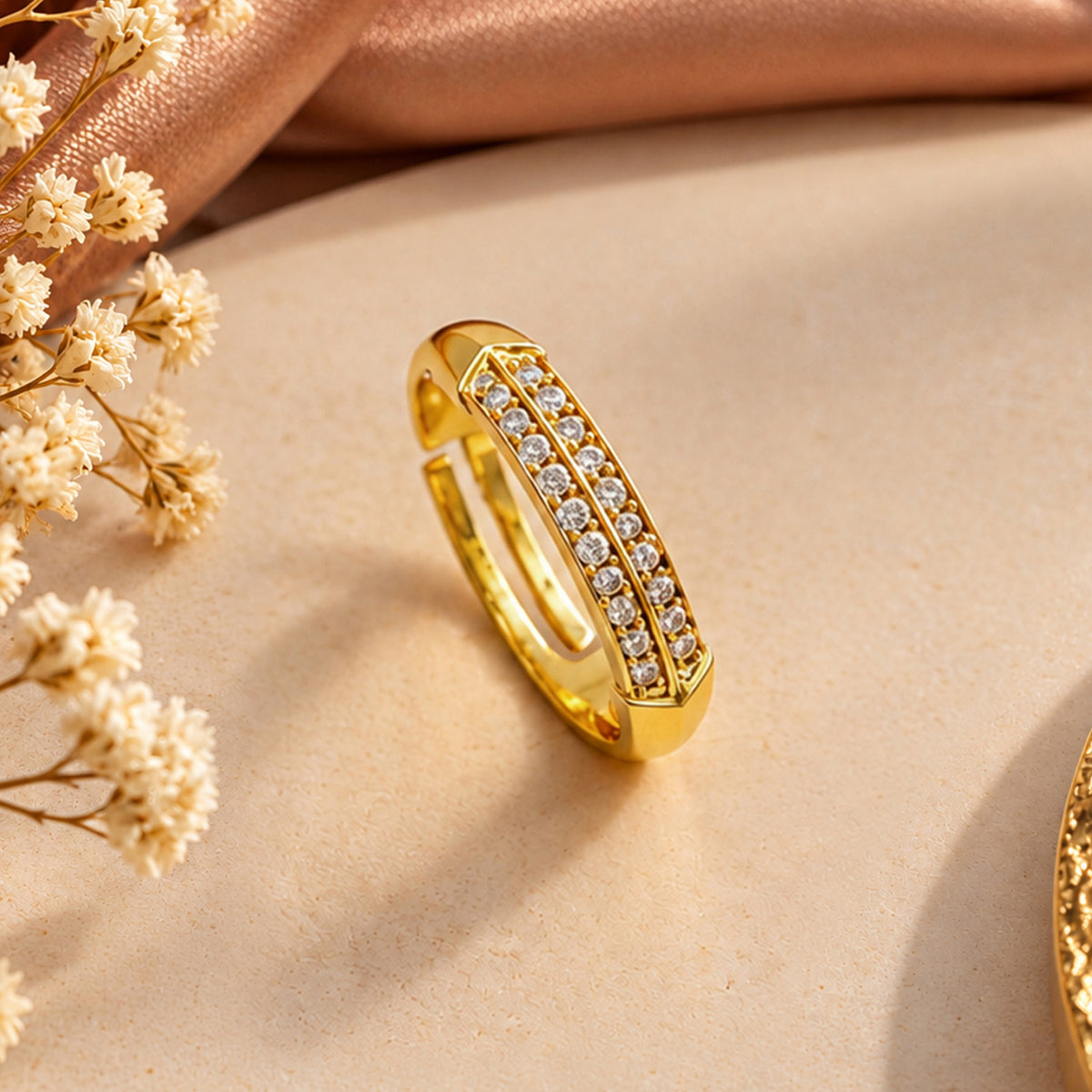 Artklim Minimal Crystal Band Gold-Tone Anti-Tarnish Ring
