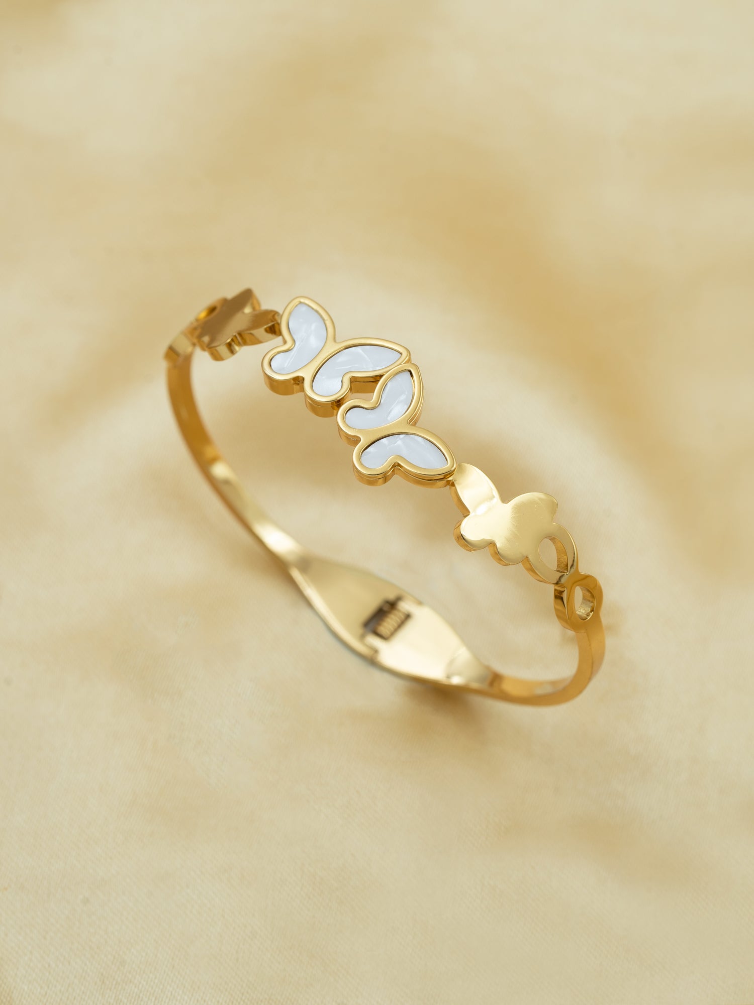 Artklim Wings of Grace Bangle