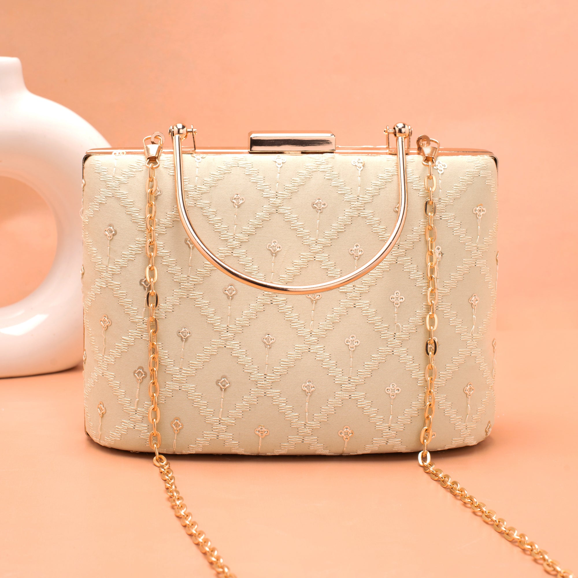 Artklim Pista Green Based Threadwork Pattern Embroidery Clutch
