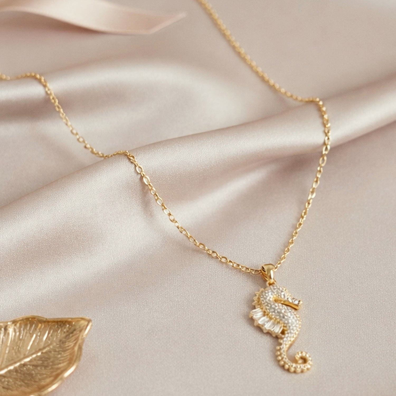 Artklim Gold-Plated Aesthetic Seahorse Charm Anti-Tarnish Pendant Necklace
