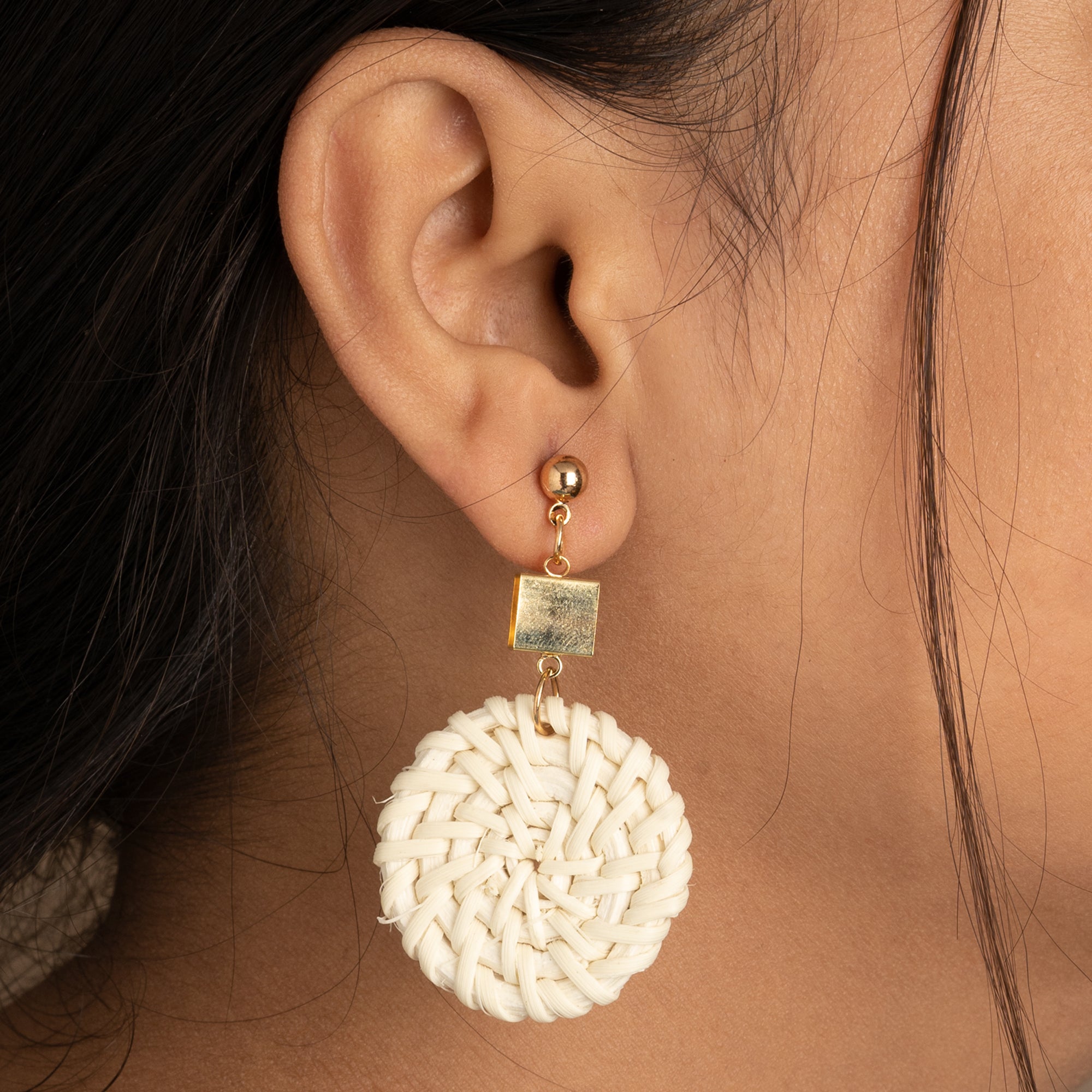 Artklim White Radiance Round Earrings
