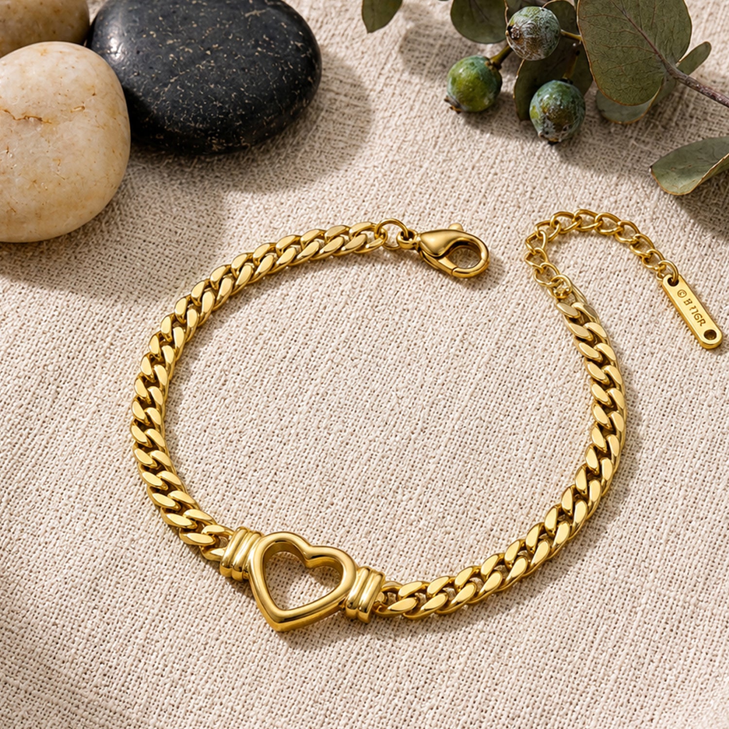 Artklim Golden Heart Link Chain Elegant Anti-Tarnish Bracelet