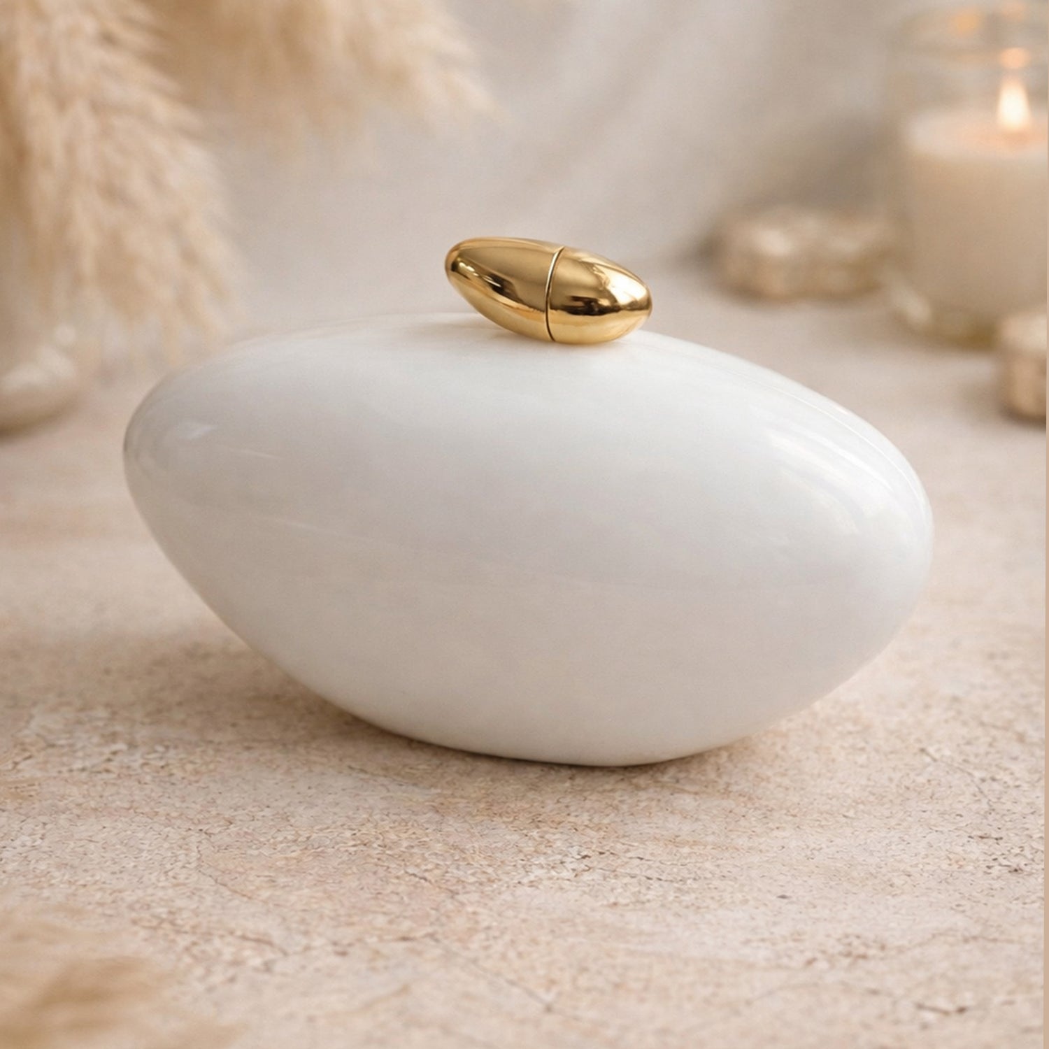 Artklim Elegant White Oval Shape Acrylic Clutch