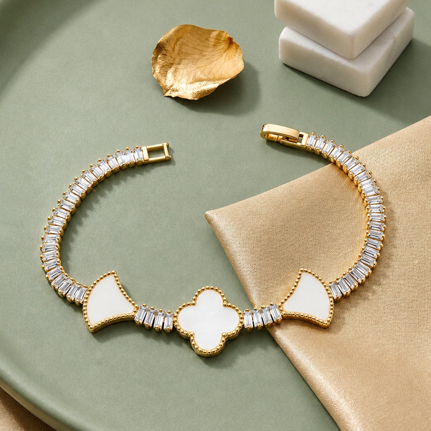 Artklim White Clover Crystal Anti-Tarnish Bracelet