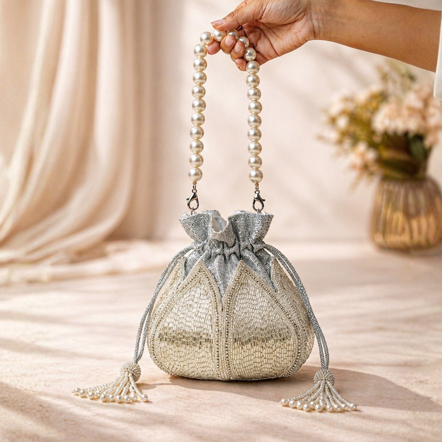 Artklim Royal Silver Pearl Potli