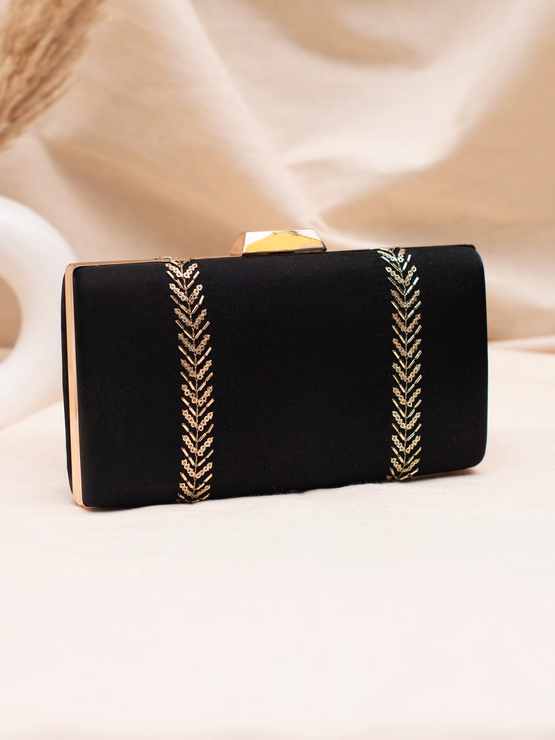Artklim Black Regal Glow Clutch