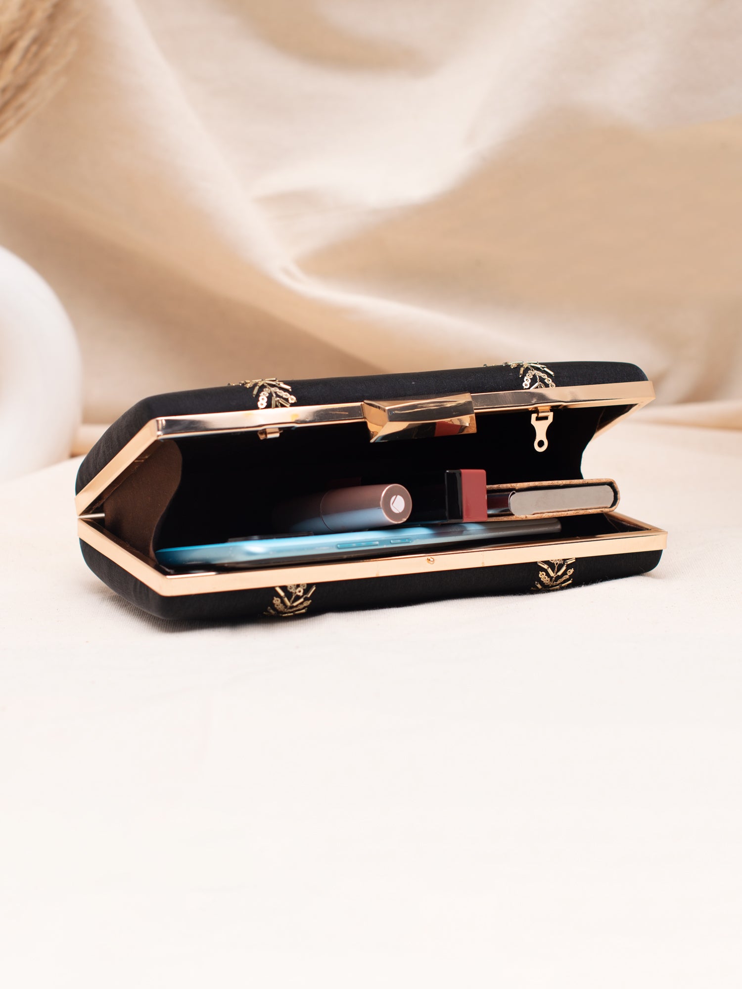 Artklim Black Regal Glow Clutch