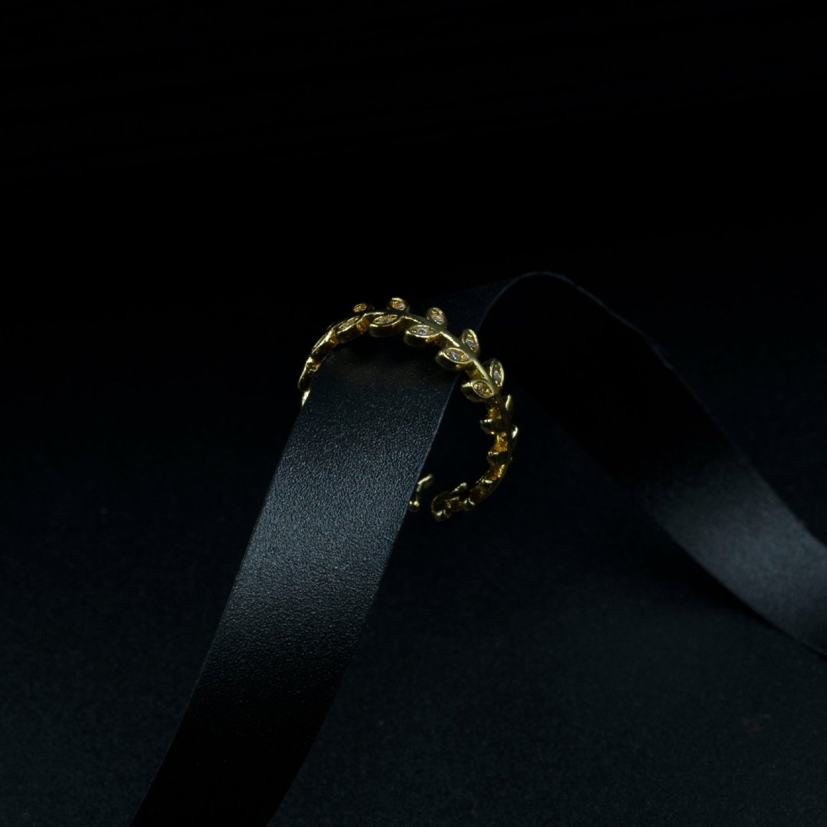 Artklim Gold Plated Leaf Design Adjustable Ring