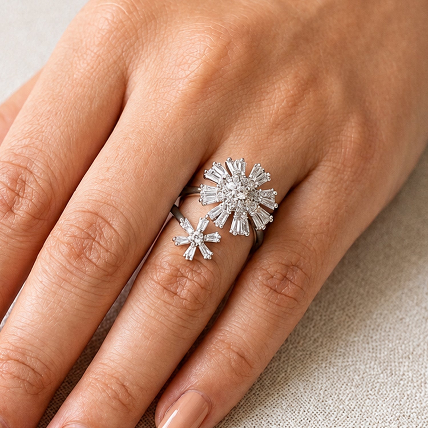 Artklim Silver Snowflake Daisy Revolving Flower Crystal Adjustable Anti-Tarnish Copper Ring