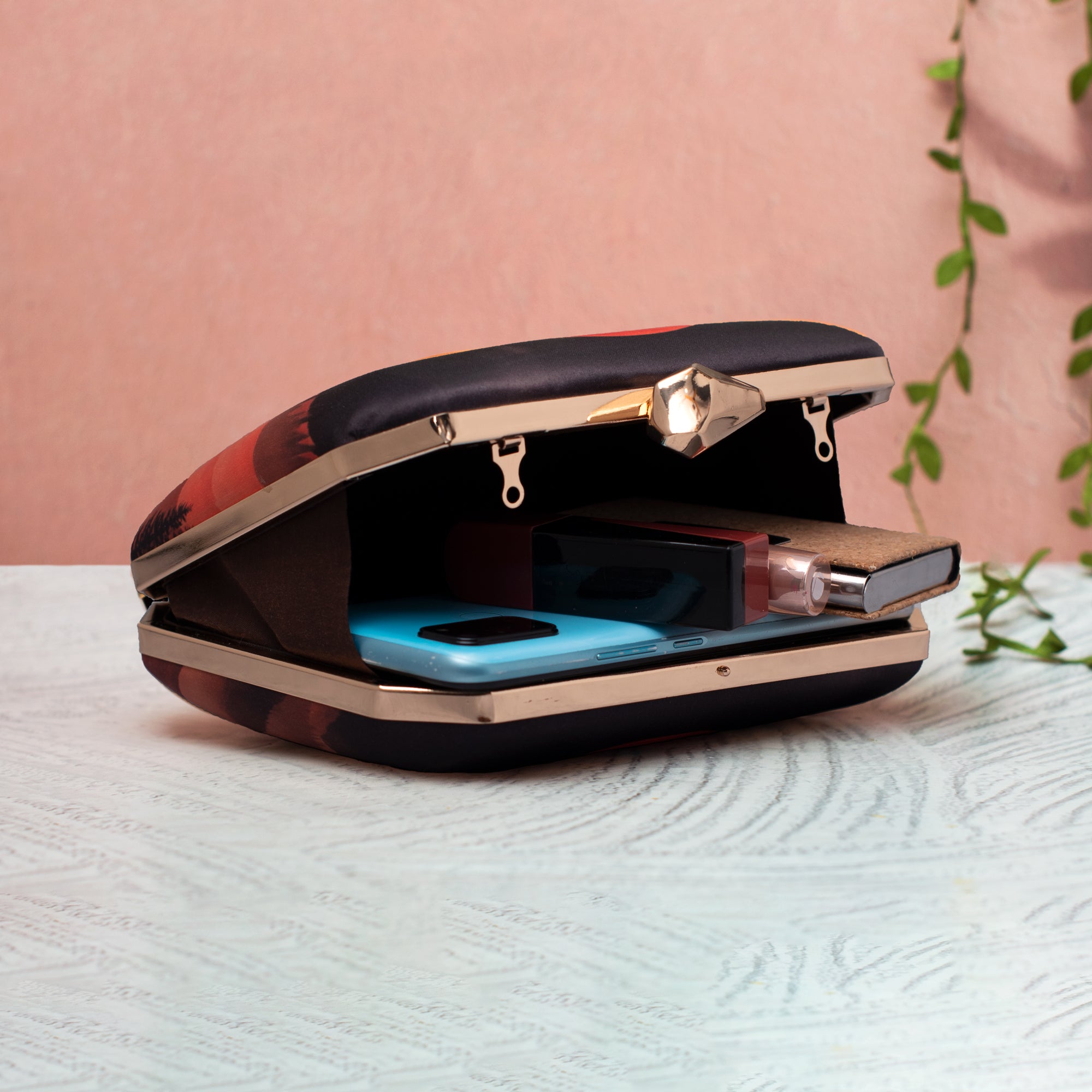 Artklim Red Moon Printed Clutch