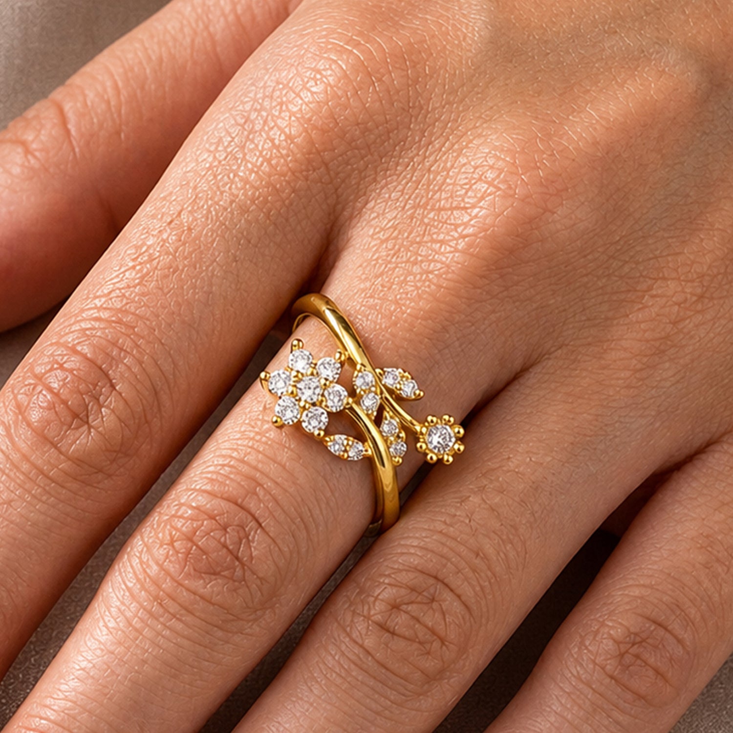 Artklim Elegant Floral Vine Gold Anti-Tarnish Ring