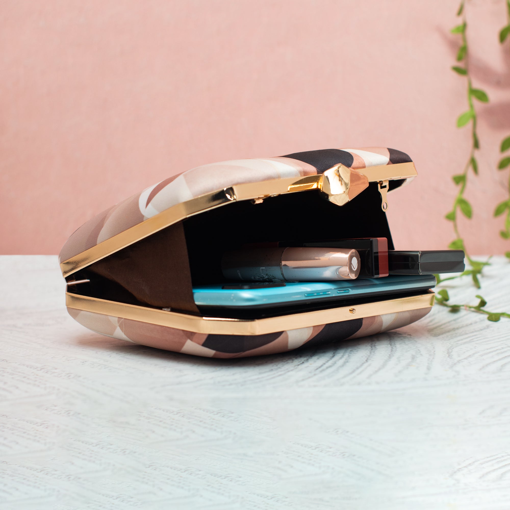 Artklim Abstract Face Art Printed Clutch