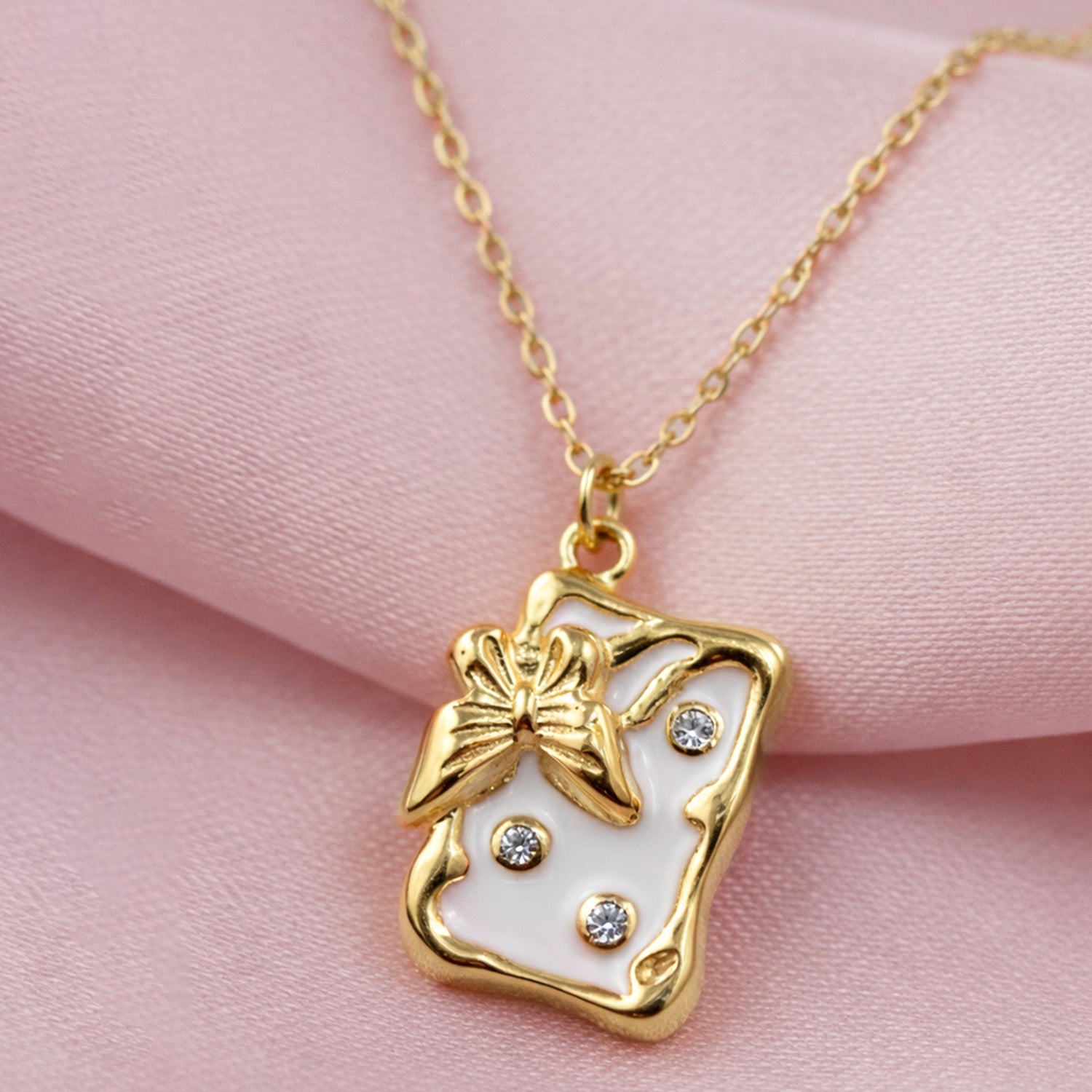 Artklim Gold-Plated Elegant Abstract Butterfly Charm Anti-Tarnish Pendant Necklace