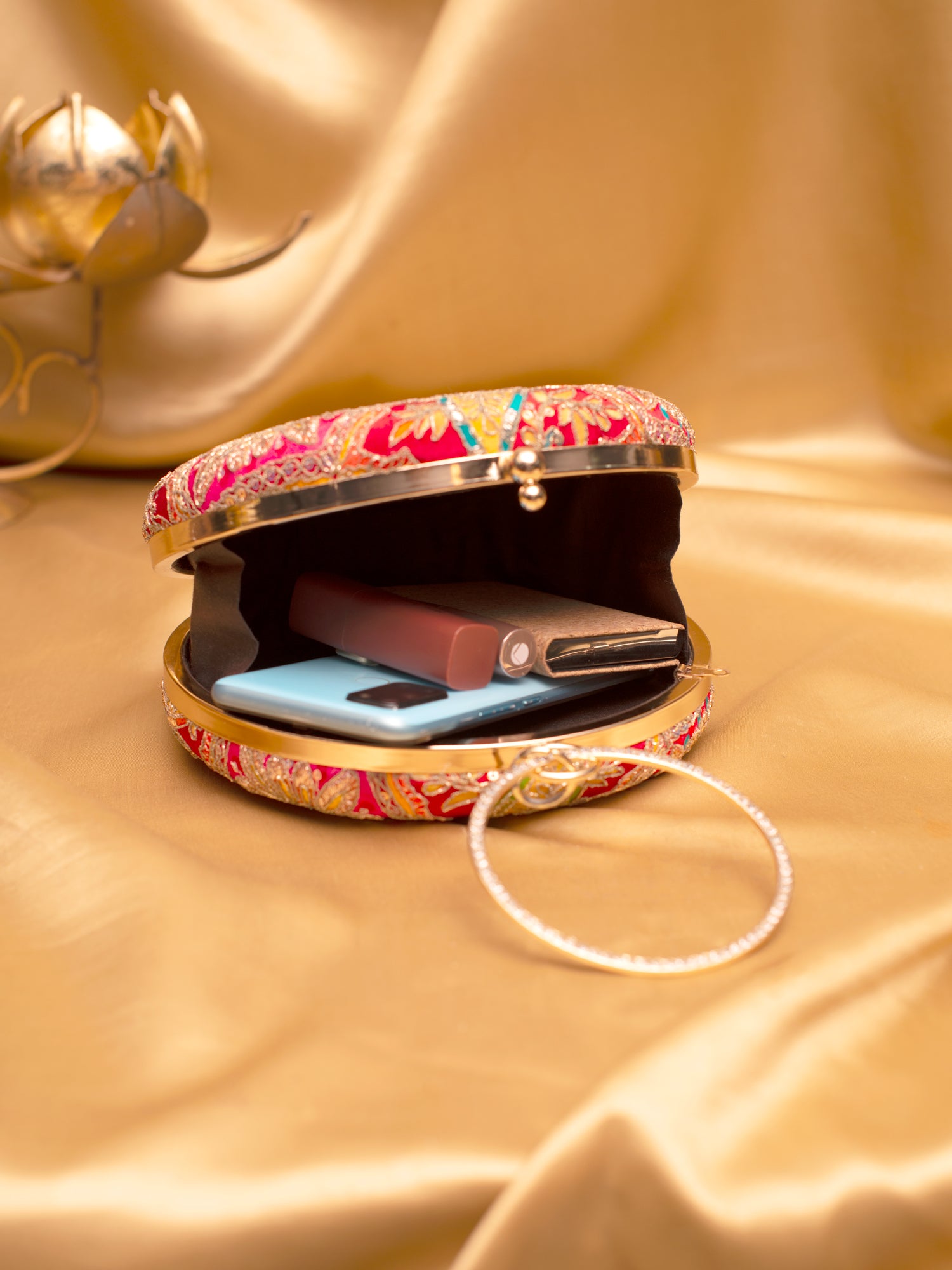 Artklim Royal Rajwada Round Clutch