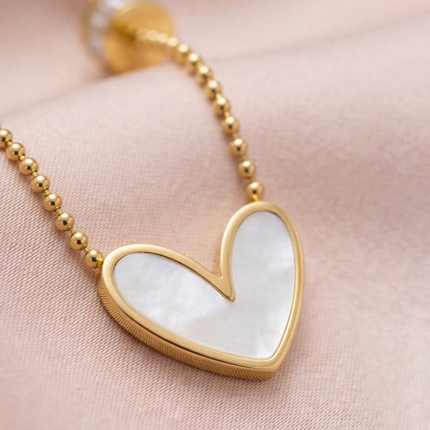 Artklim Gold-Plated Graceful Heart Design Anti-Tarnish Pendant Necklace