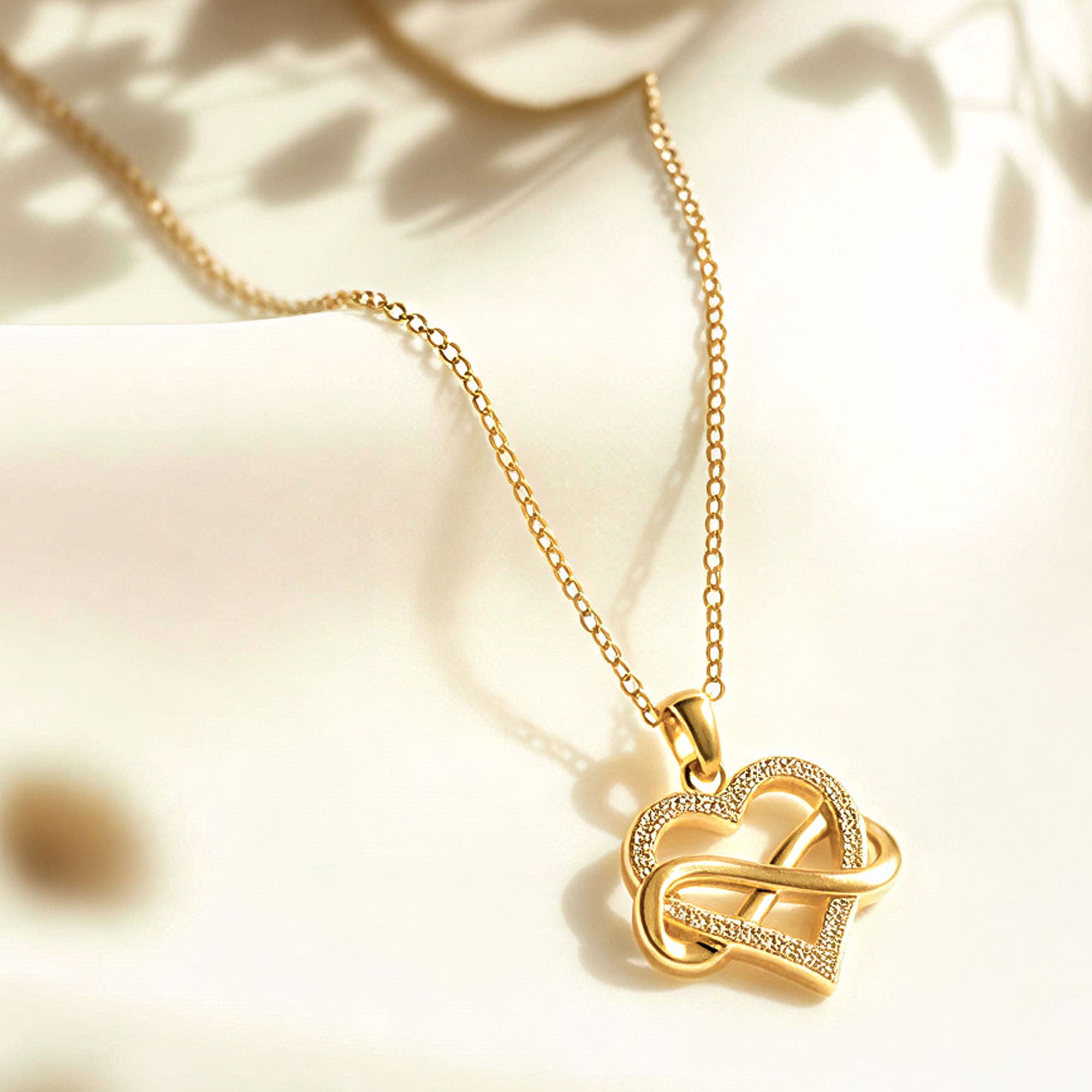 Artklim Gold-Plated Elegant Intertwined Heart Knot Anti-Tarnish Pendant Necklace