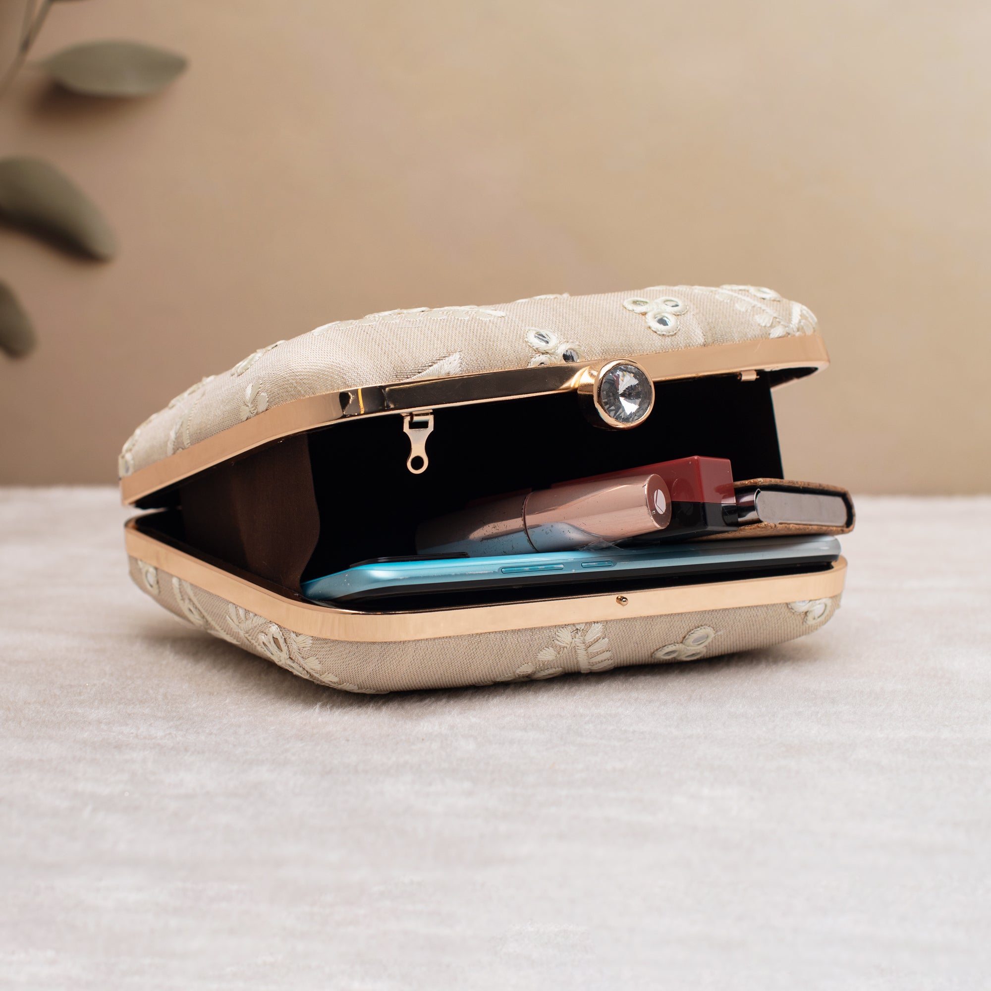 Artklim Beige With Mirror & Triangle Embroidery Clutch