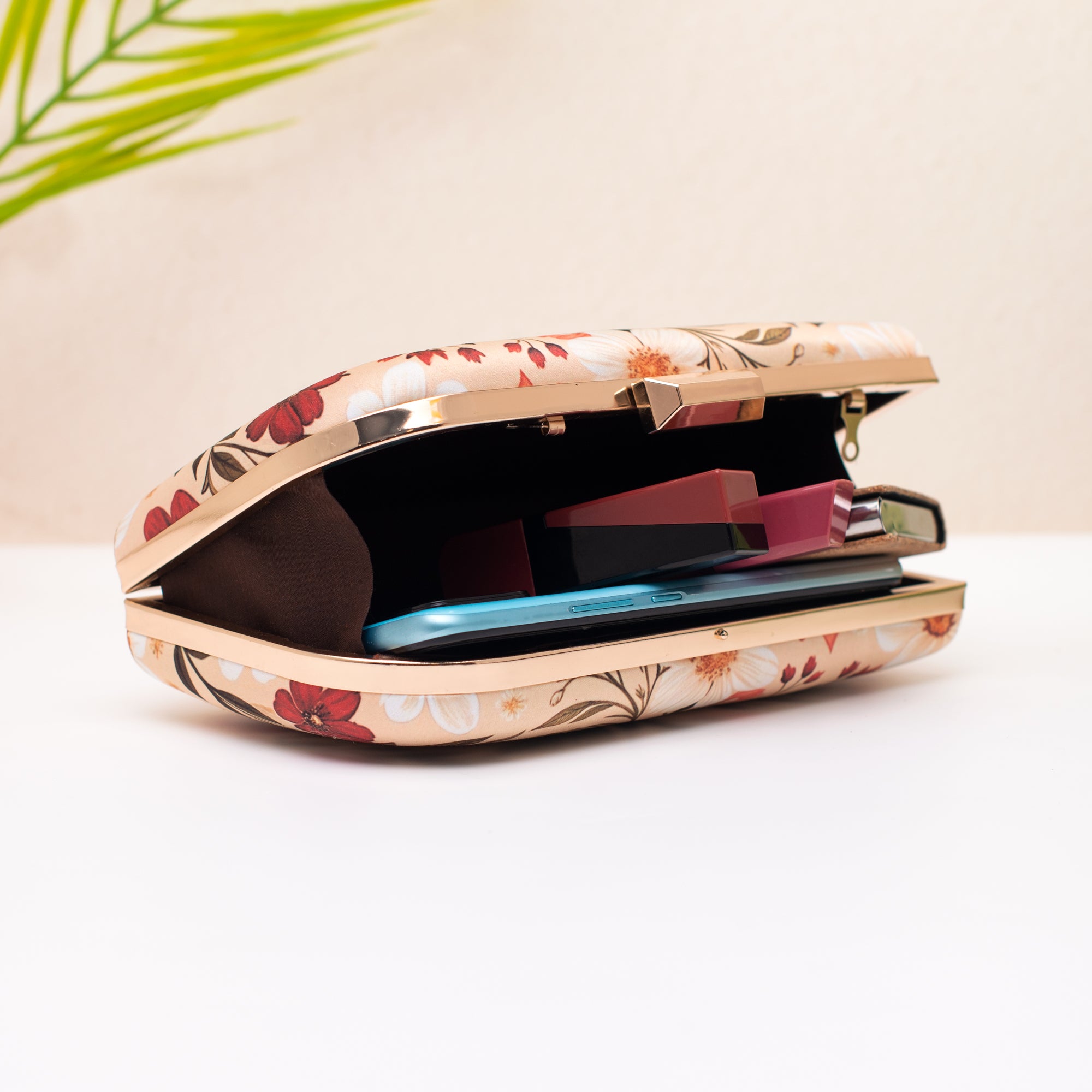 Artklim Rosy Petals Printed Clutch