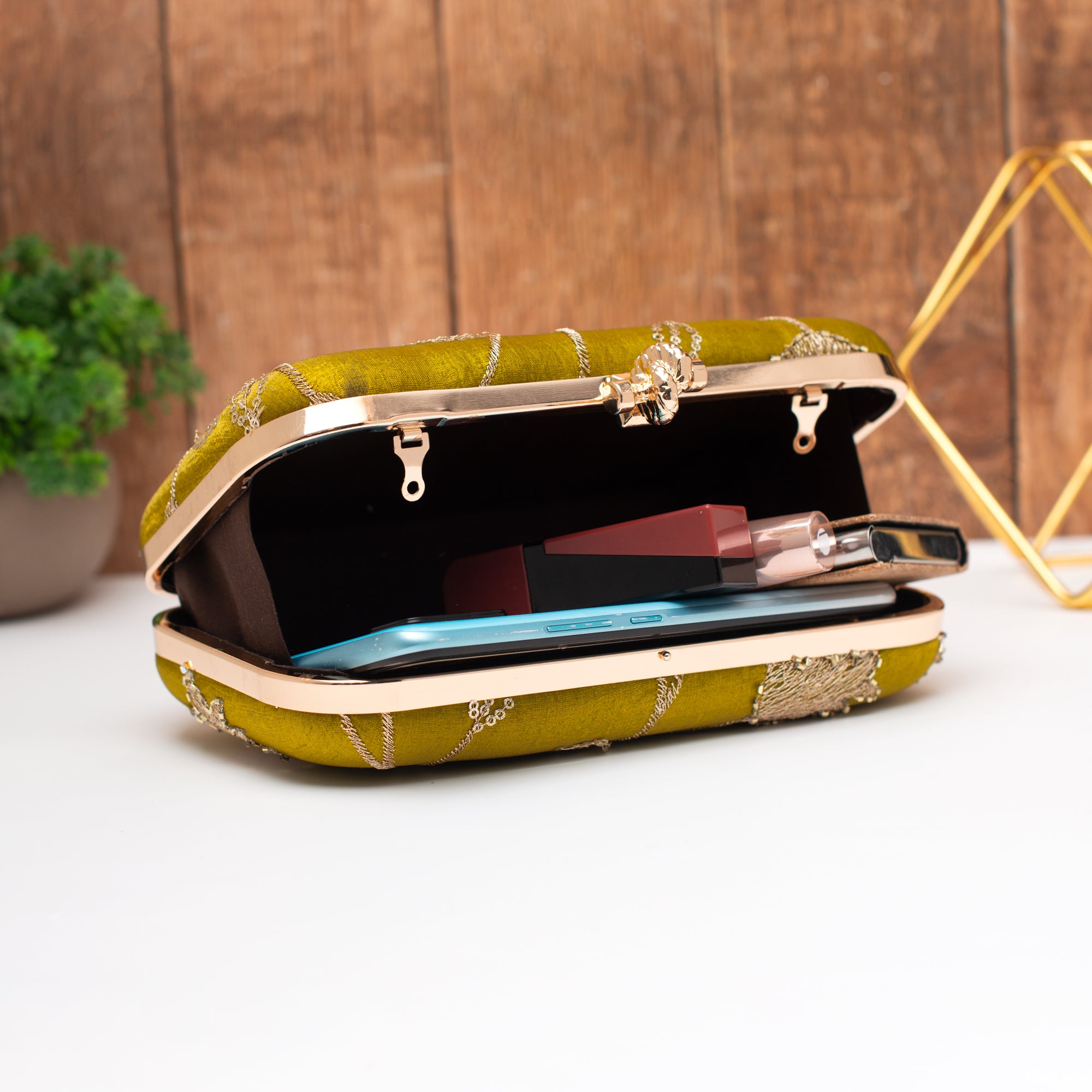 Artklim Royal Green Petal Blossom Clutch
