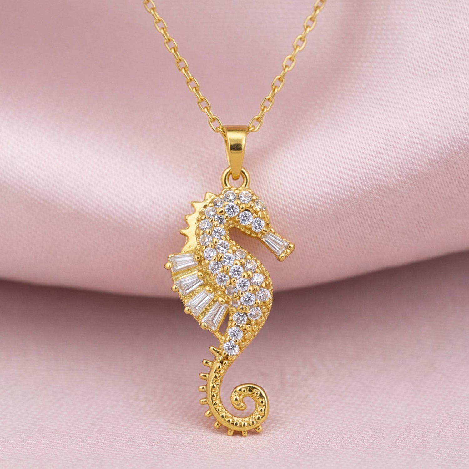 Artklim Gold-Plated Aesthetic Seahorse Charm Anti-Tarnish Pendant Necklace