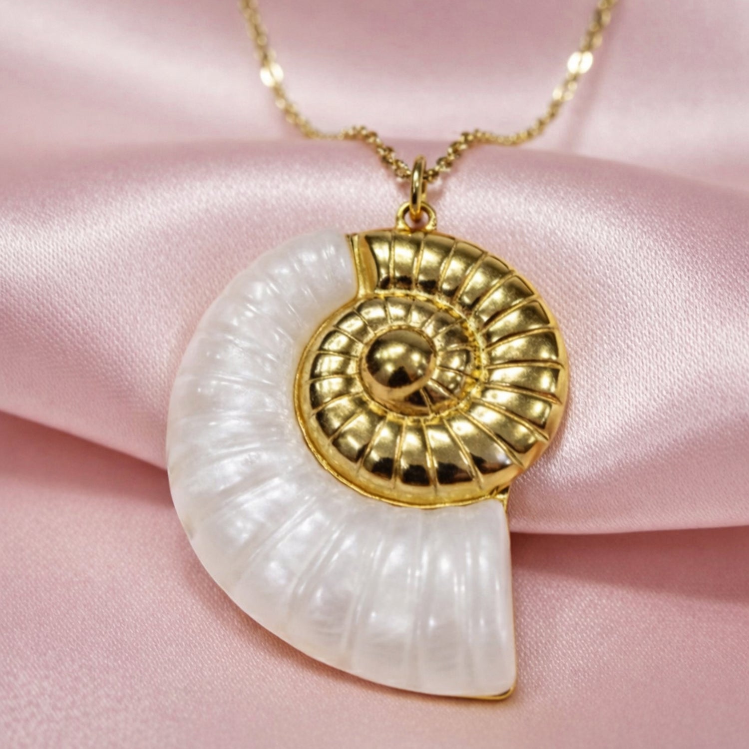 Artklim Gold-Plated Elegant Nautilus Shell Anti-Tarnish Pendant Necklace